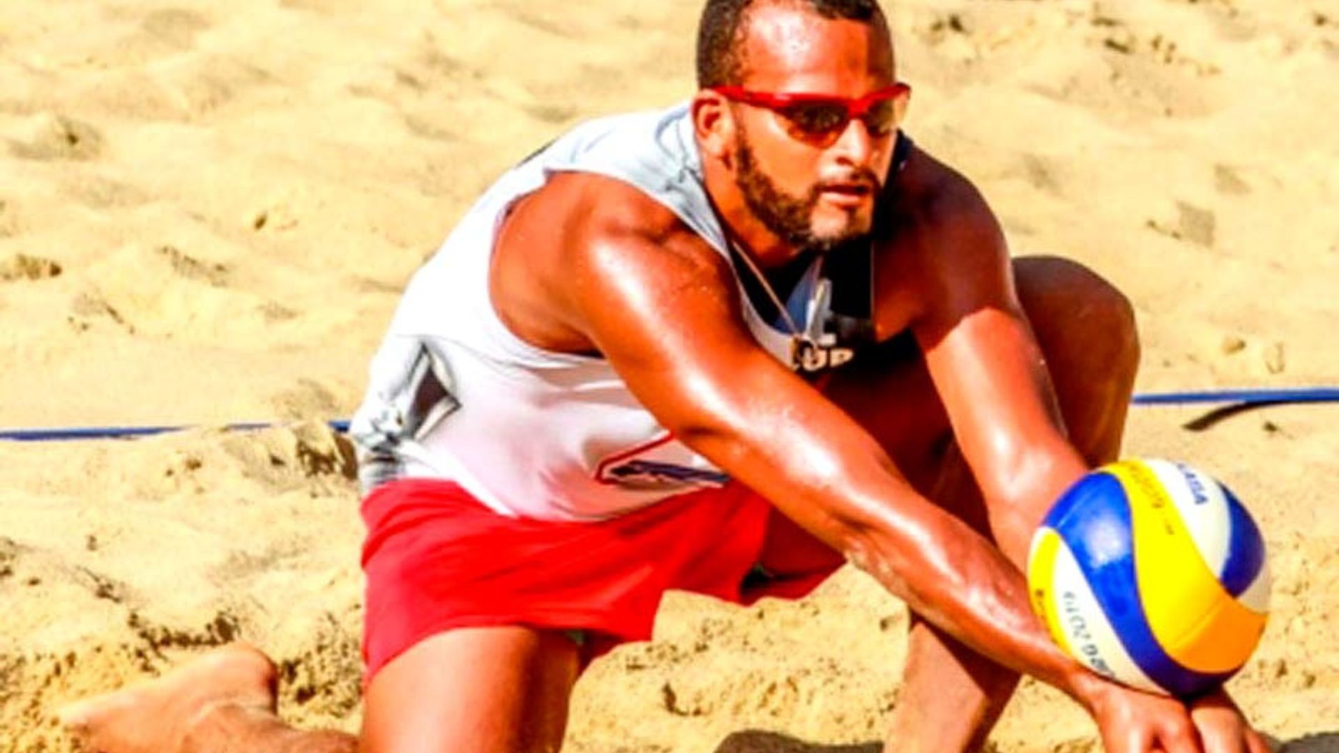 Llega a EEUU voleibolista de playa cubano Sergio González