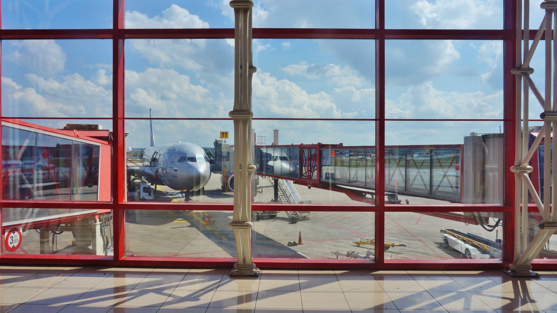 Llega a La Habana barco con combustible para aviones, tras días de escasez 