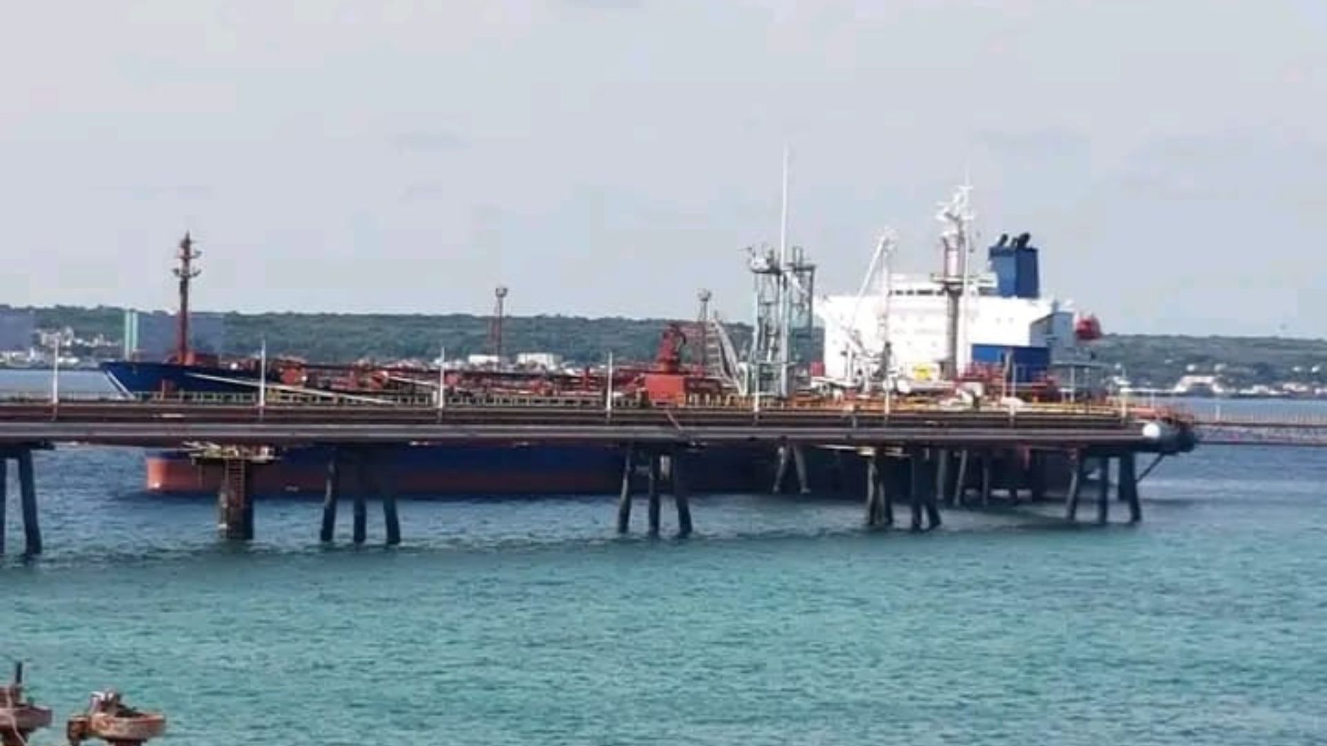 Llega buque con 40 mil toneladas de diésel a Matanzas tras semanas de apagones en la isla
