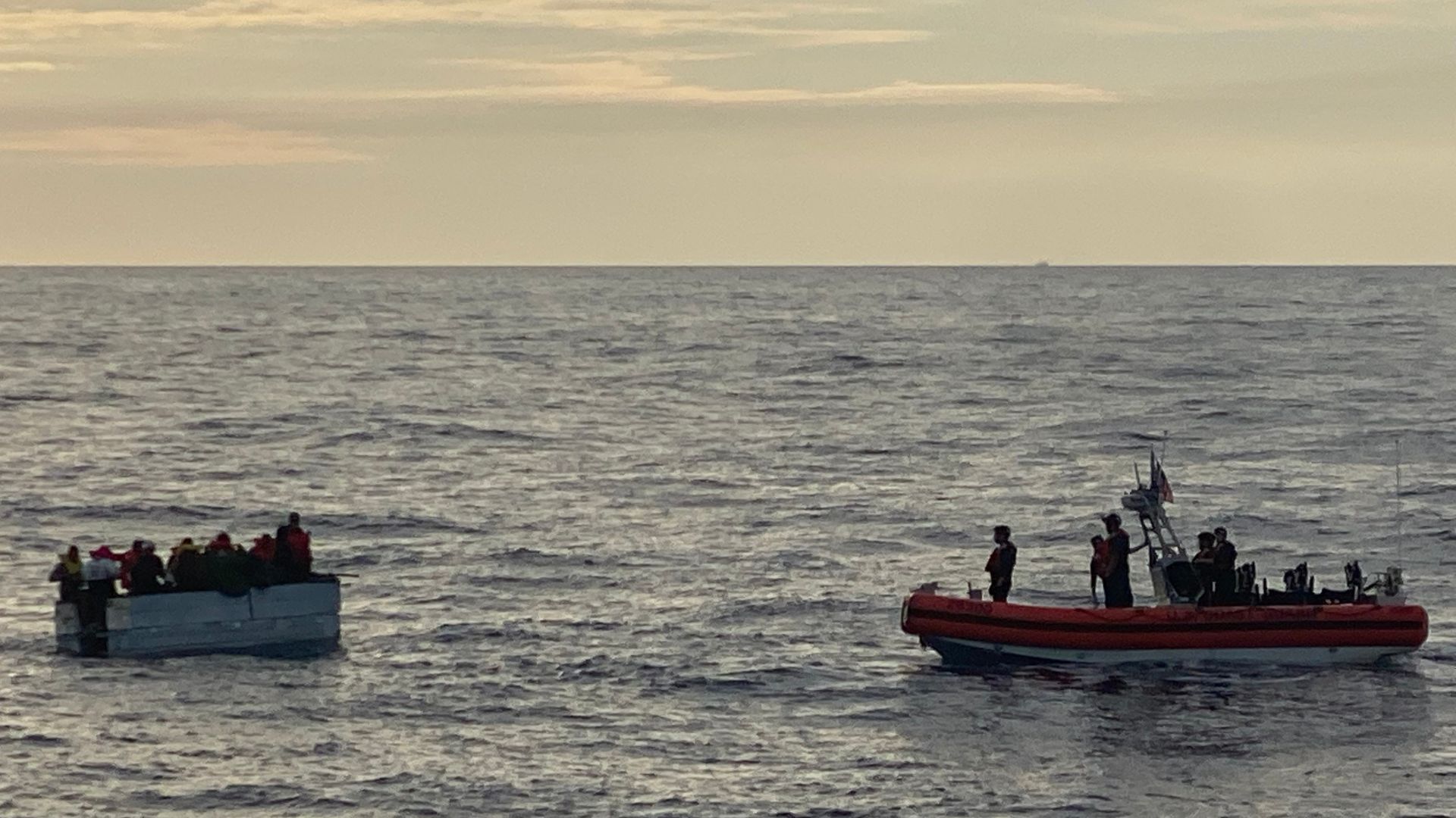 Llegada de más de 500 balseros cubanos crea crisis humanitaria en la Florida