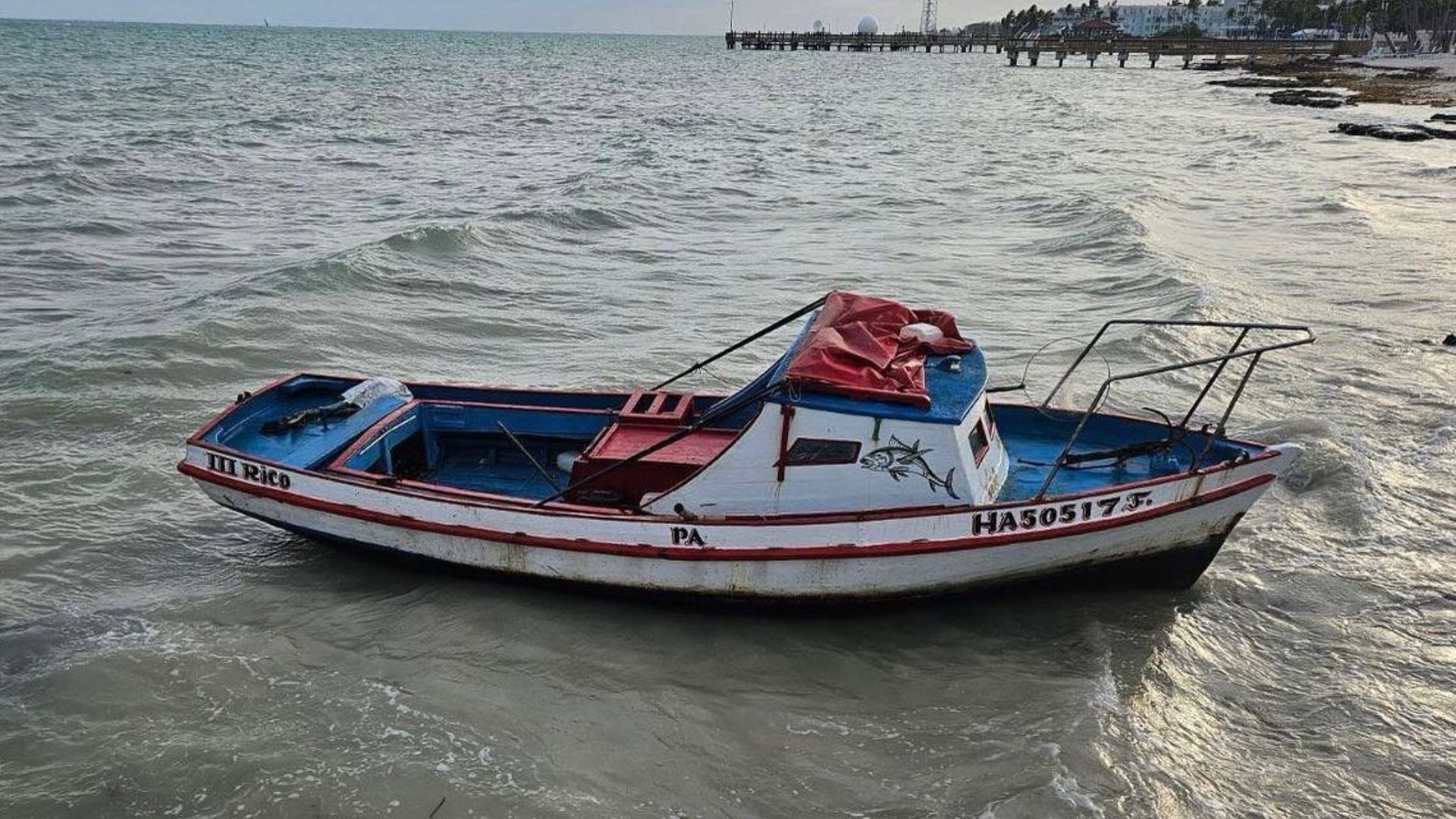 Llegan 11 balseros a Florida y desde Cuba los acusan de robar embarcación