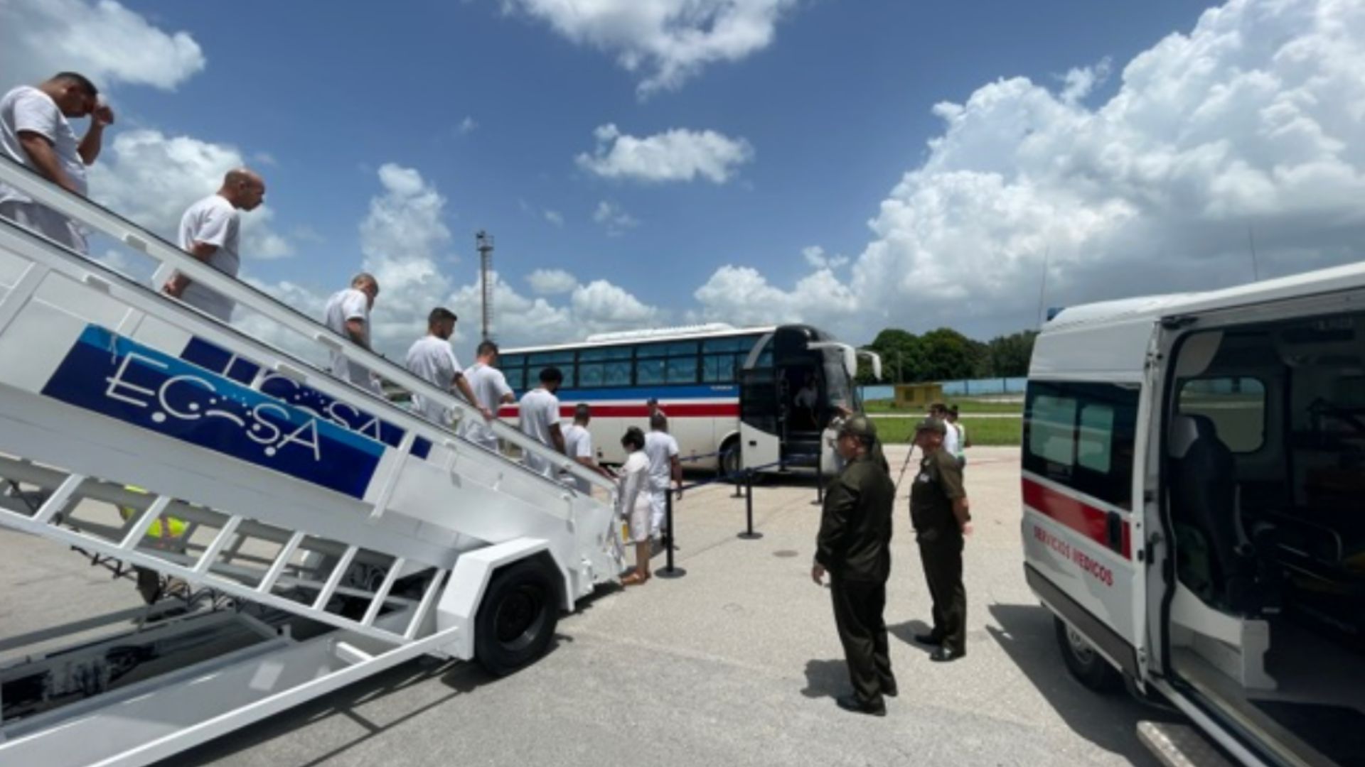 Llegan a Cuba 33 deportados desde EE.UU.