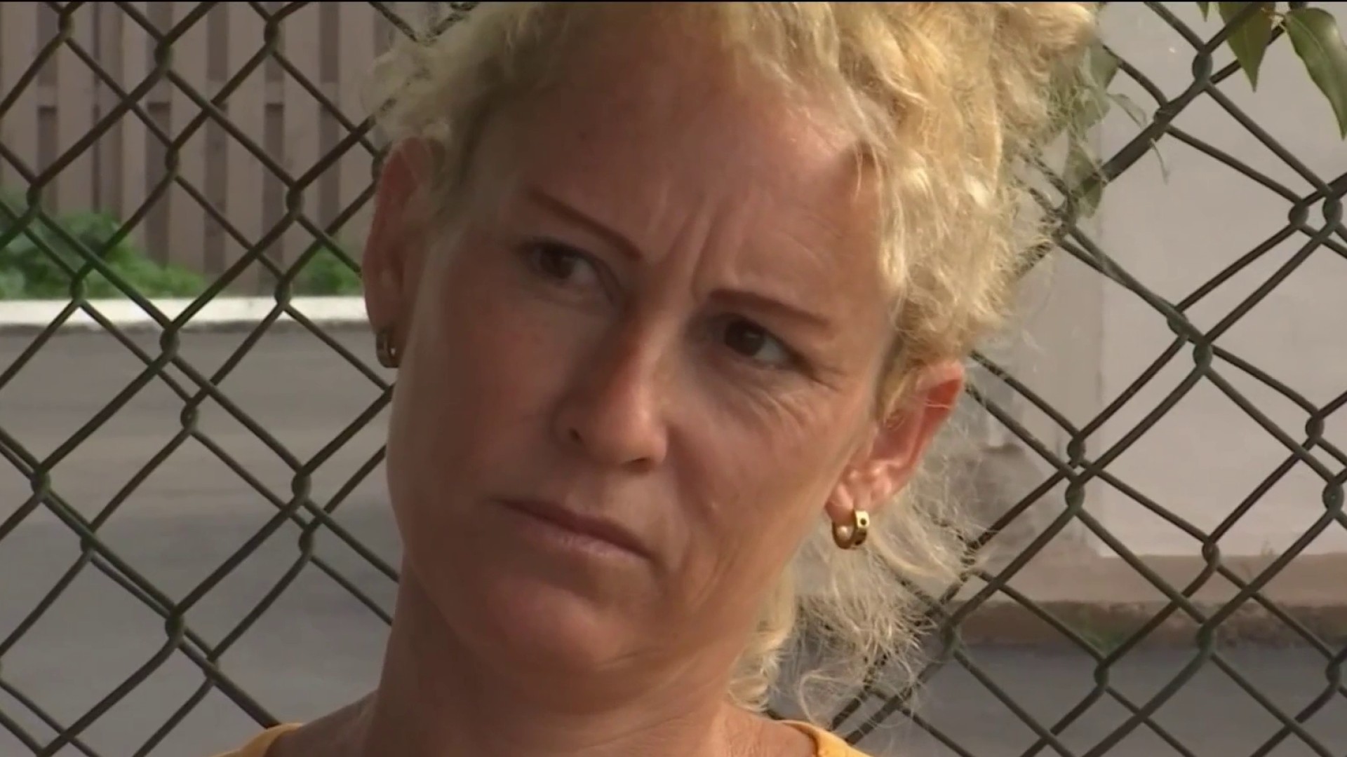 "Lloro a escondidas", dice cubana recién llegada a EEUU que vive en las calles con sus 3 hijos