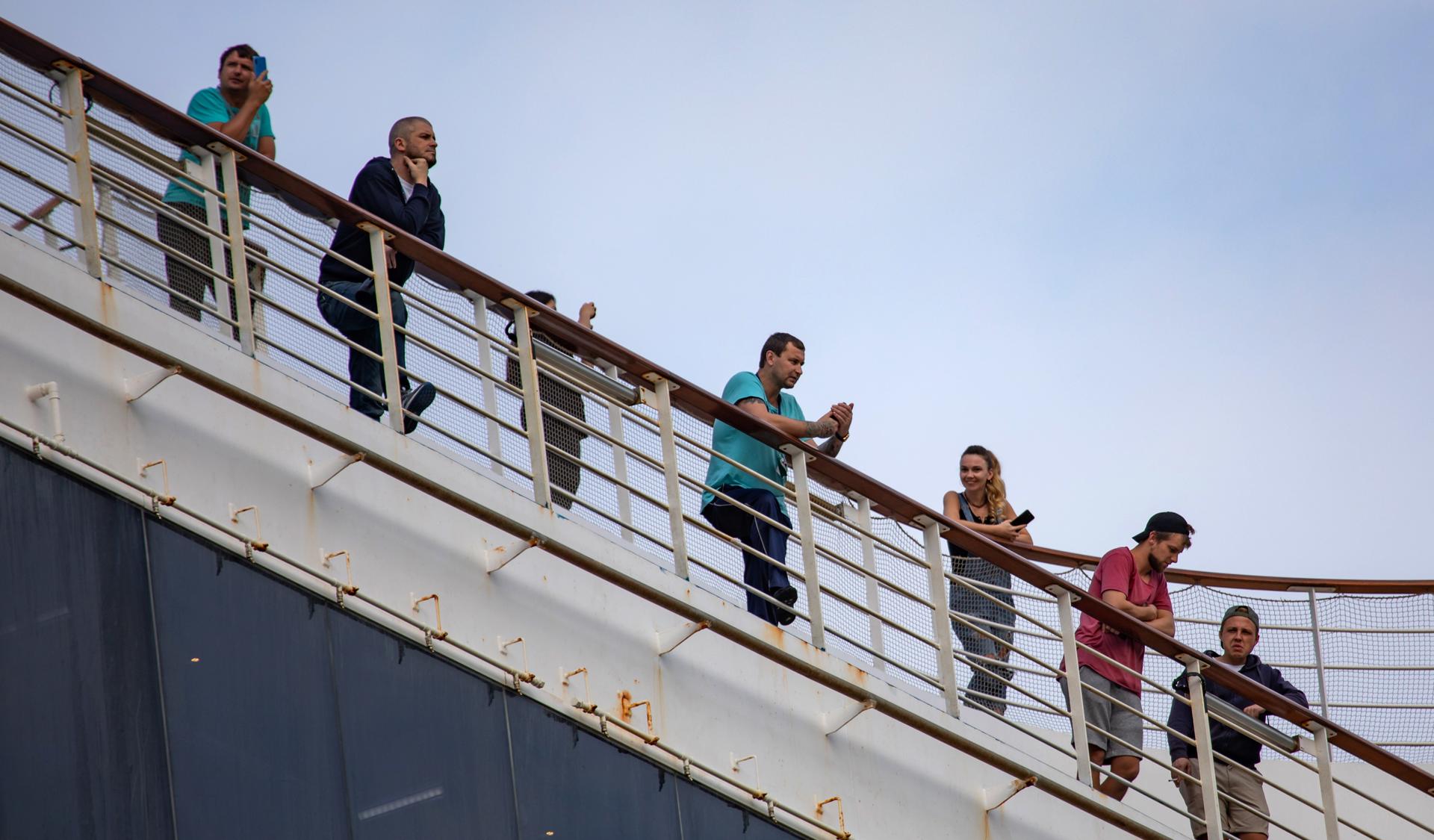 Los guardacostas buscan a un hombre que cayó de un crucero frente a Florida
