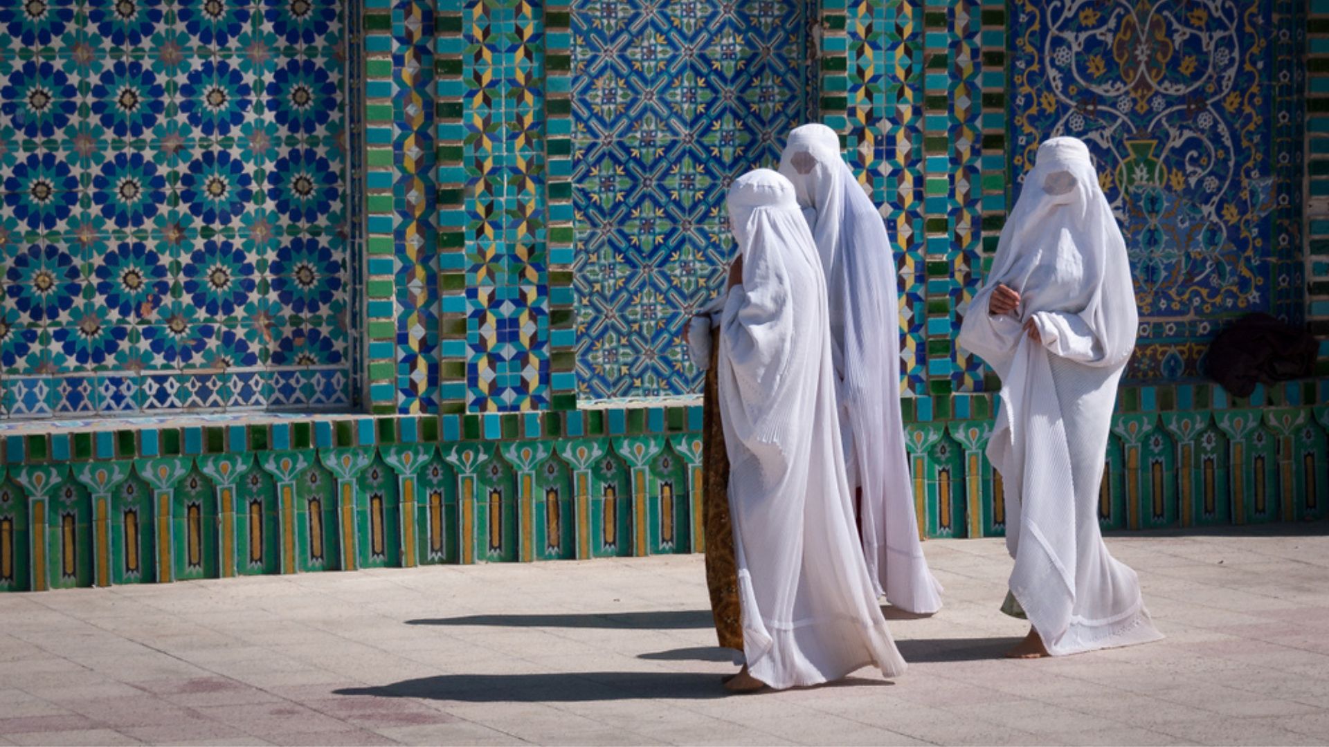 Los talibanes prohíben el sonido de la voz de las mujeres en espacios públicos 