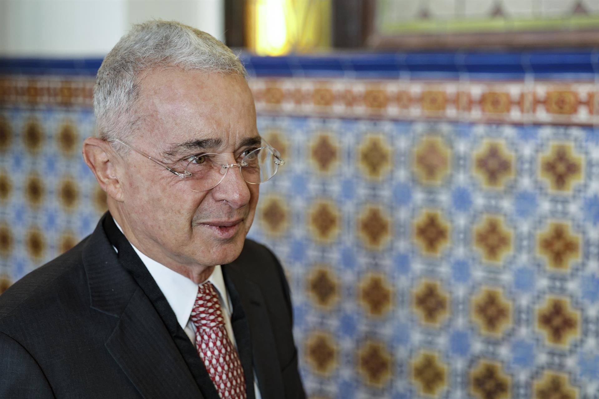 Álvaro Uribe sobre salud en Cuba: “Una cosa es la propaganda comunista, otra la realidad miserable del pueblo”