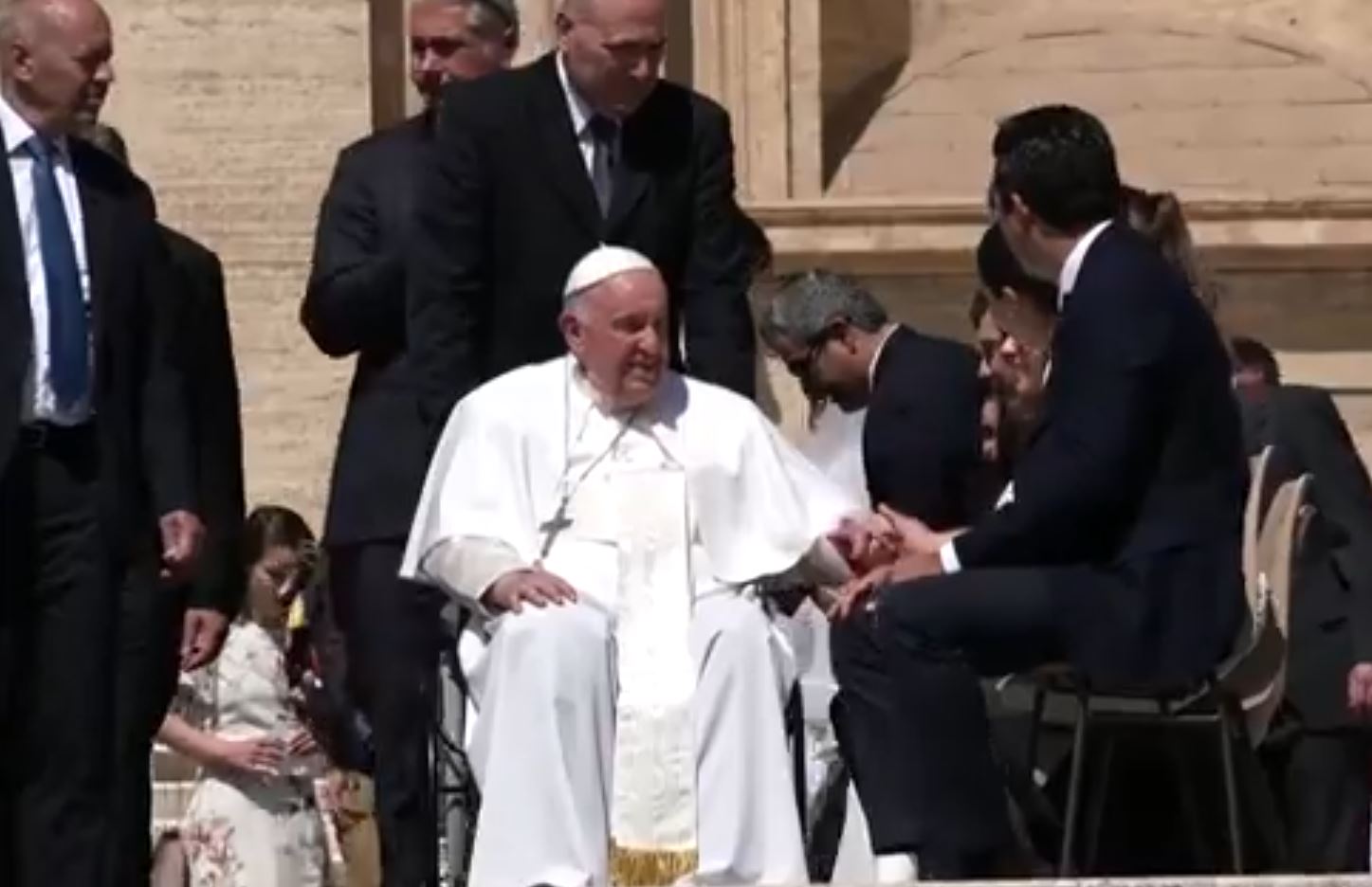 Médico del papa Francisco: “Hubo que elegir entre dejarlo ir o seguir adelante con todos los medicamentos”