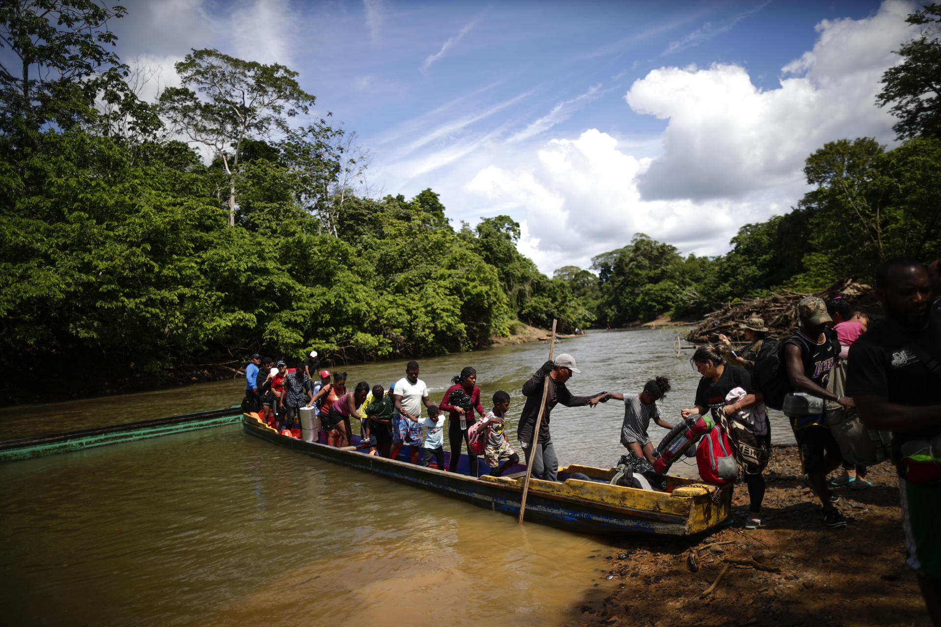Más de 244 mil migrantes cruzaron el Darién en lo que va de año, un 31 % menos que en 2023