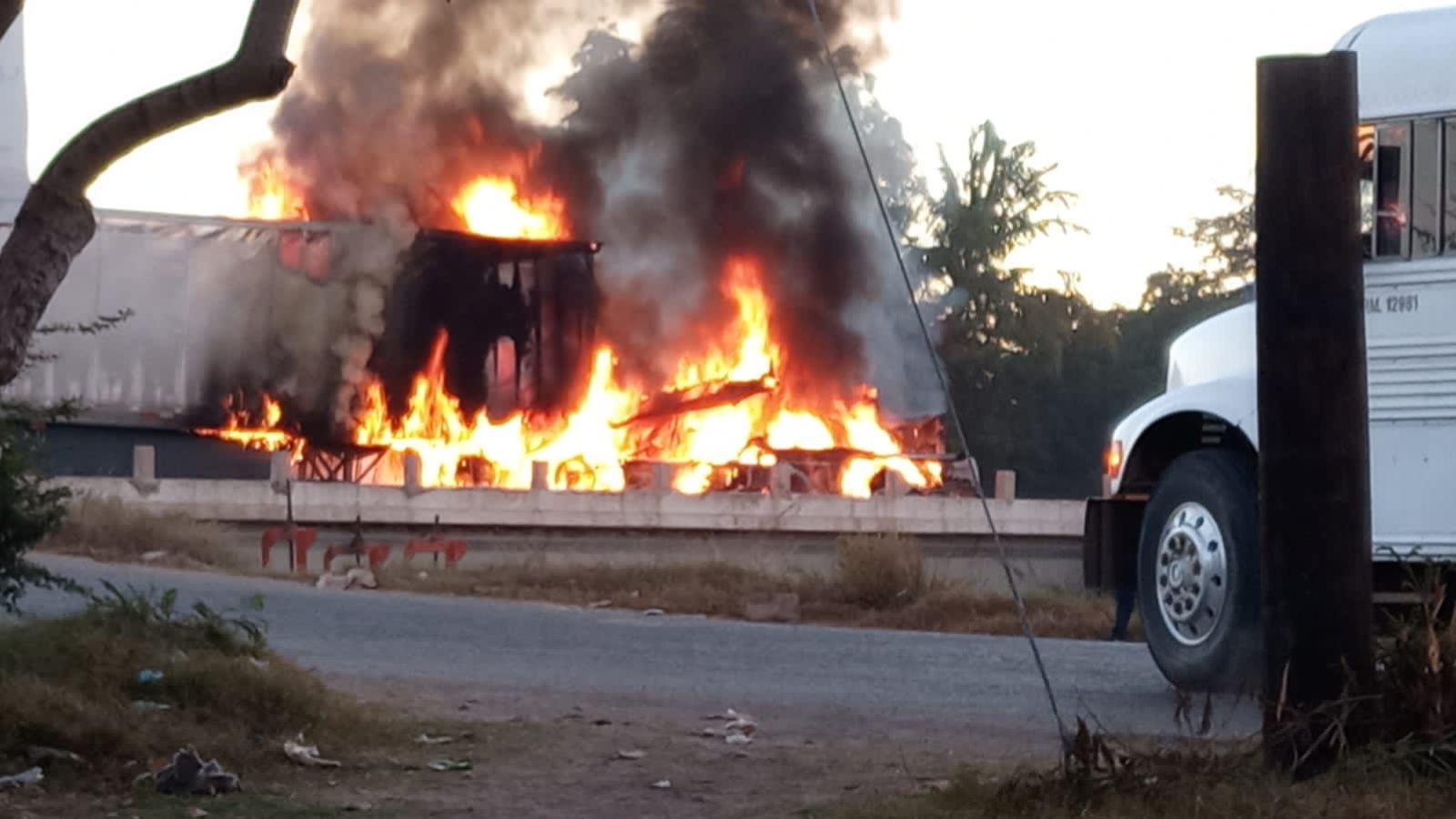México: Captura de hijo del "Chapo" deja 29 muertos y una ciudad aterrorizada 