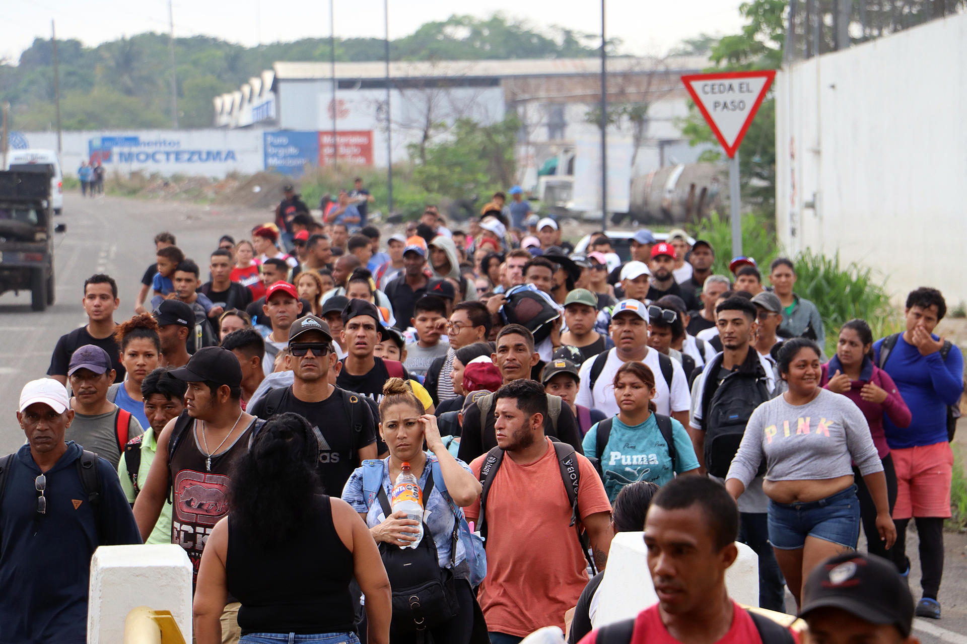 México: Detienen caravana de 450 migrantes, incluidos cubanos