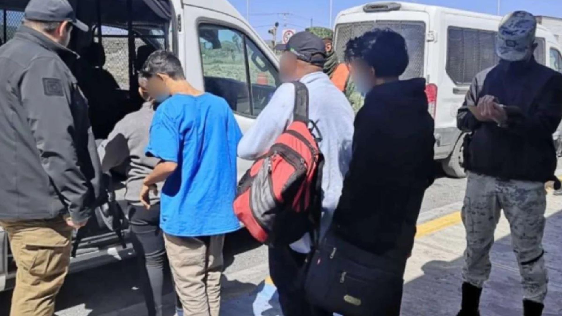 México: Migrantes cubanos toman autobús y retienen a chofer para evitar detención