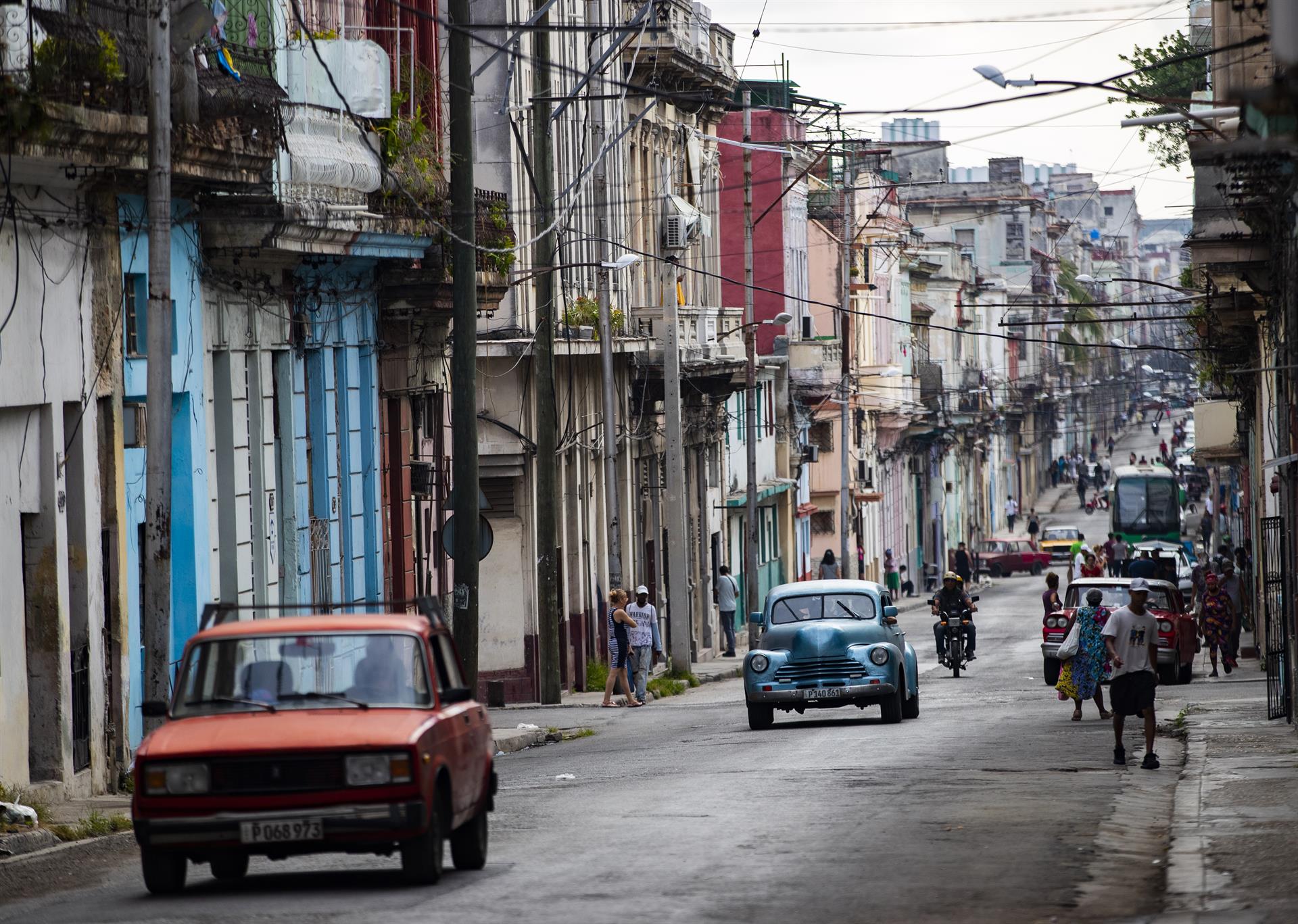 Madre cubana denuncia asalto a su niña en La Habana para robarle celular