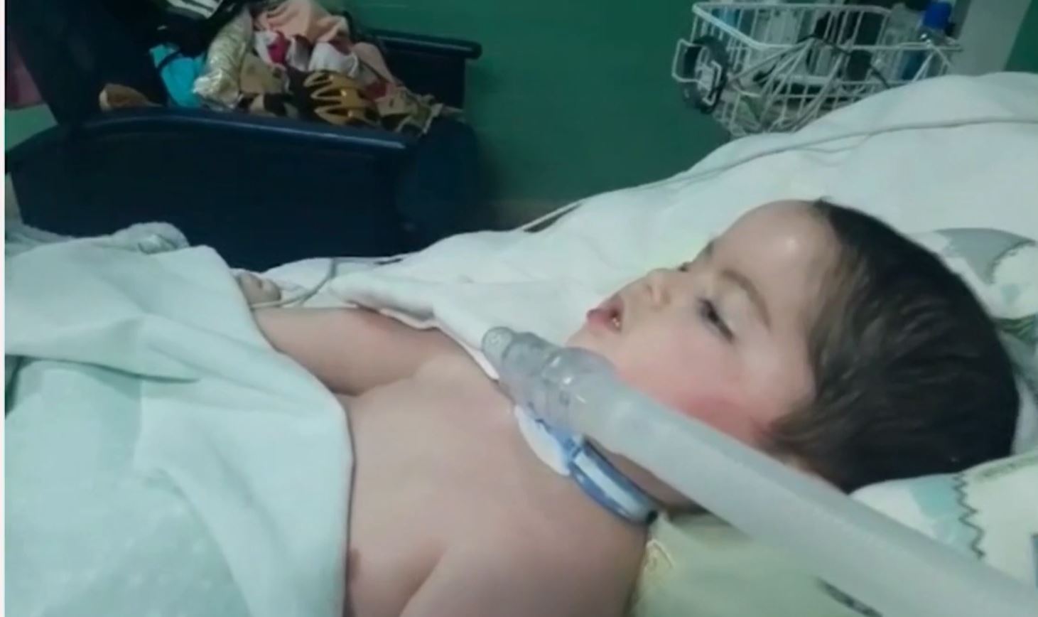 Madre cubana pide ayuda para salvar la vida de su hijo
