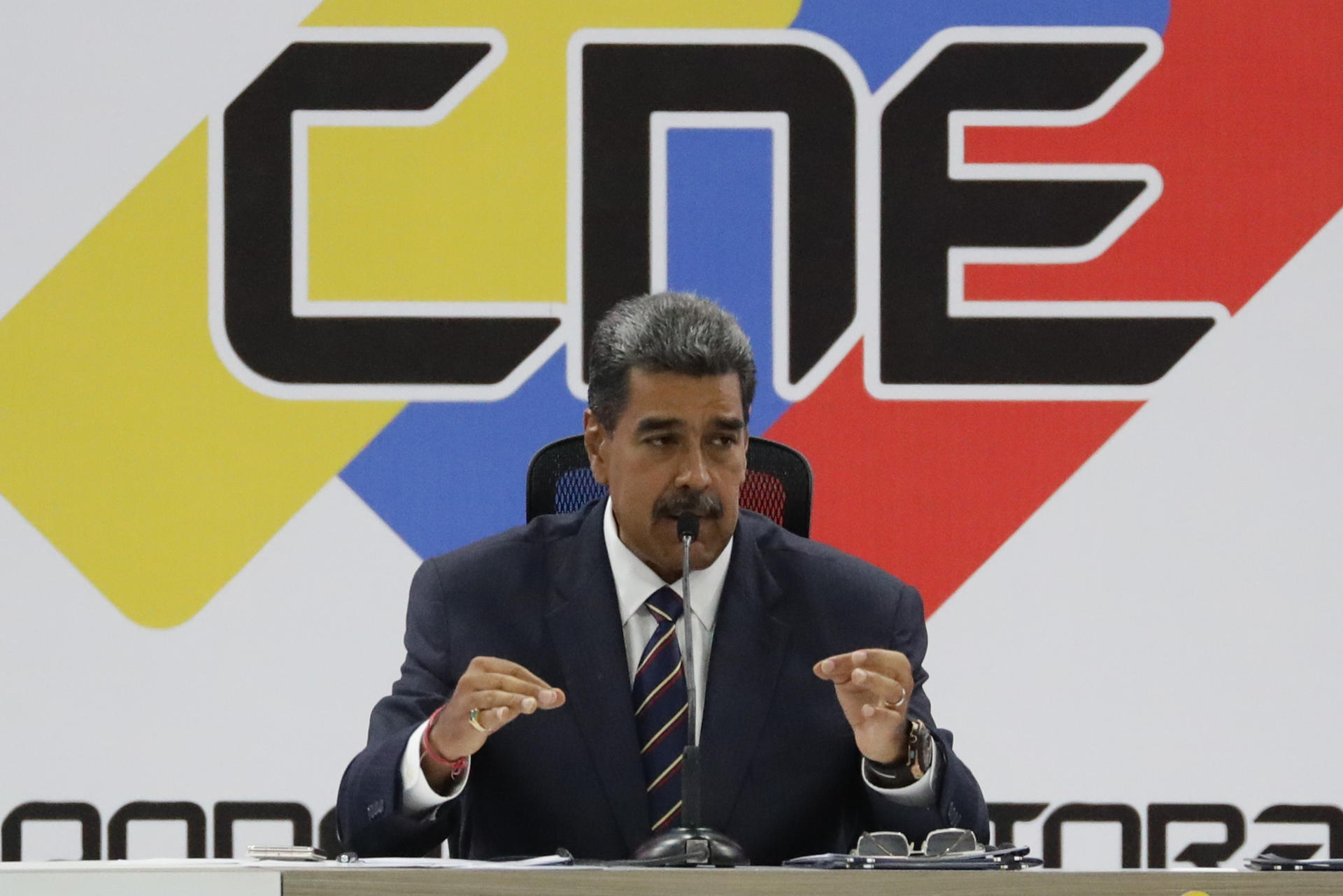 Maduro expulsa a diplomáticos de 7 países tras cuestionamientos electorales