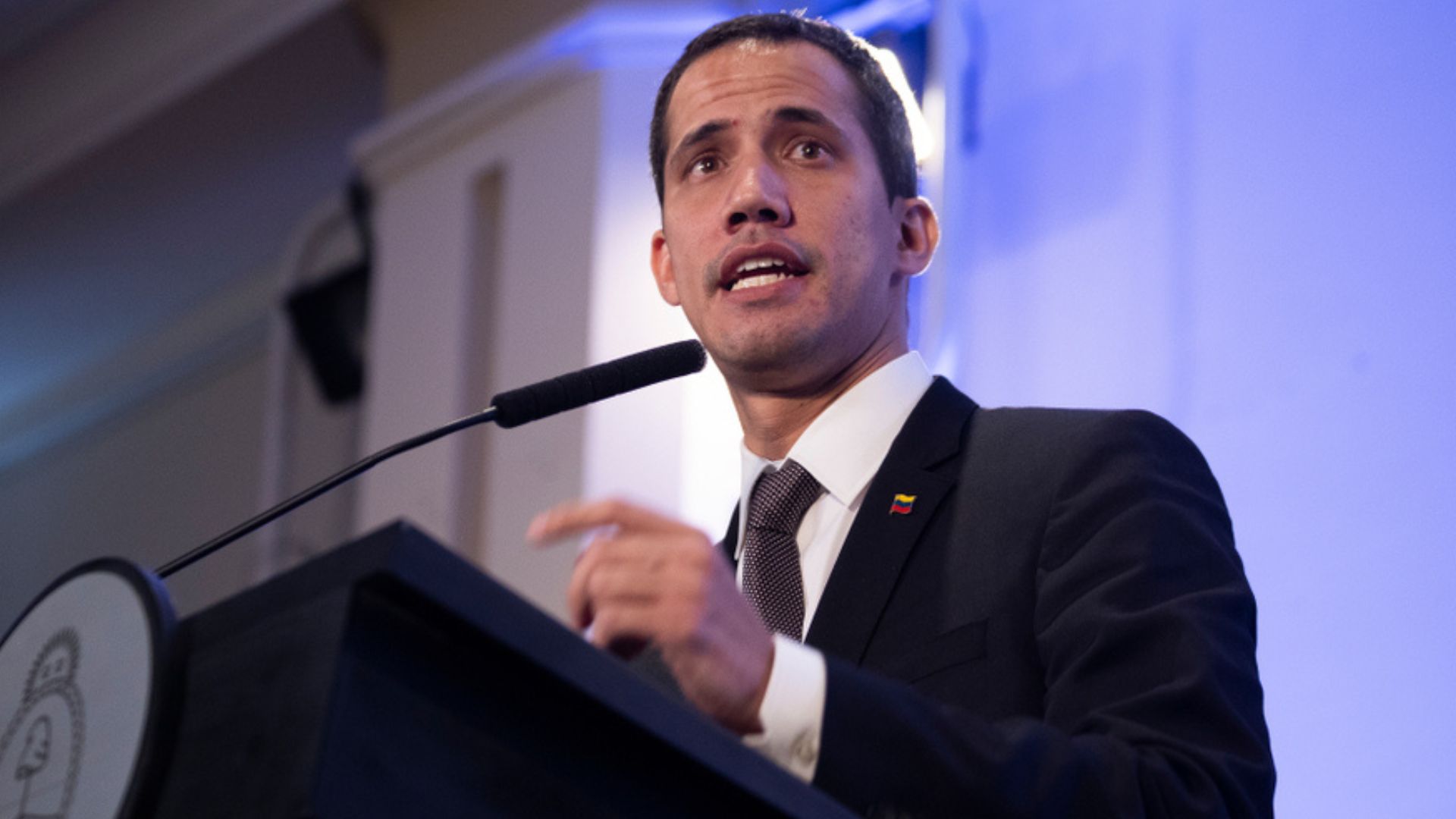 Magistrados exiliados de Venezuela ordenan mantener el gobierno interino de Guaidó