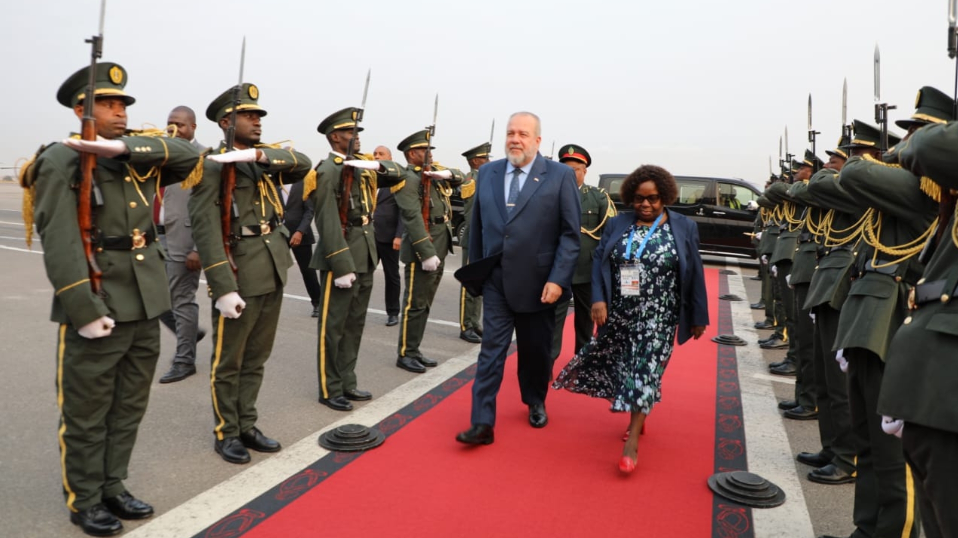 Manuel Marrero, primer ministro del régimen cubano, llega a Angola