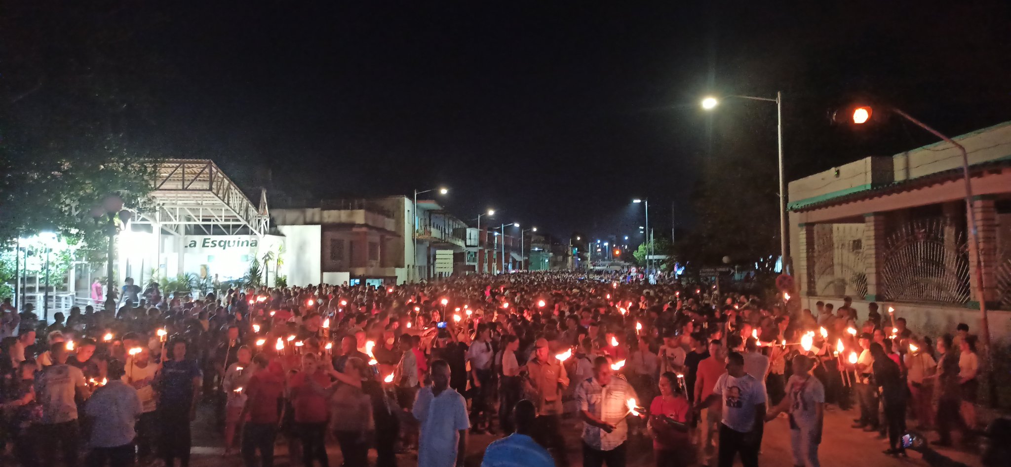 Marcha de las Antorchas sin luz, sin gas y sin transporte