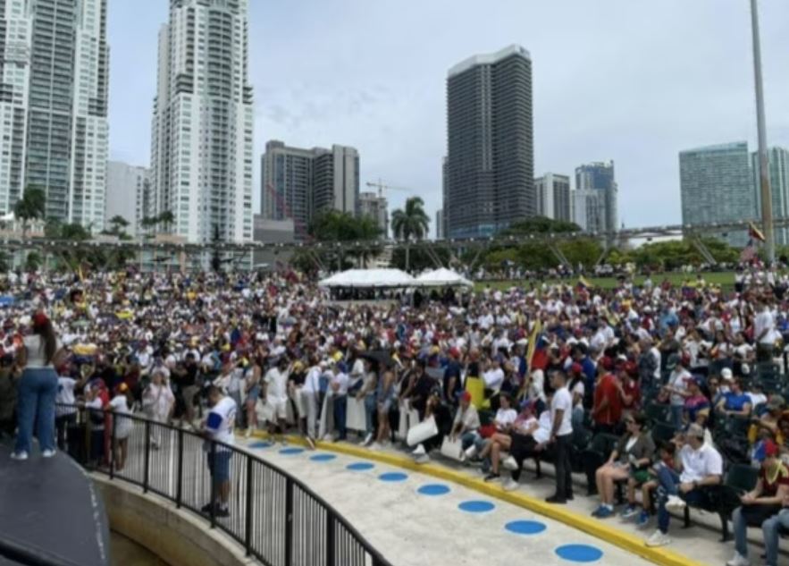 Masiva concentración del exilio venezolano en Miami