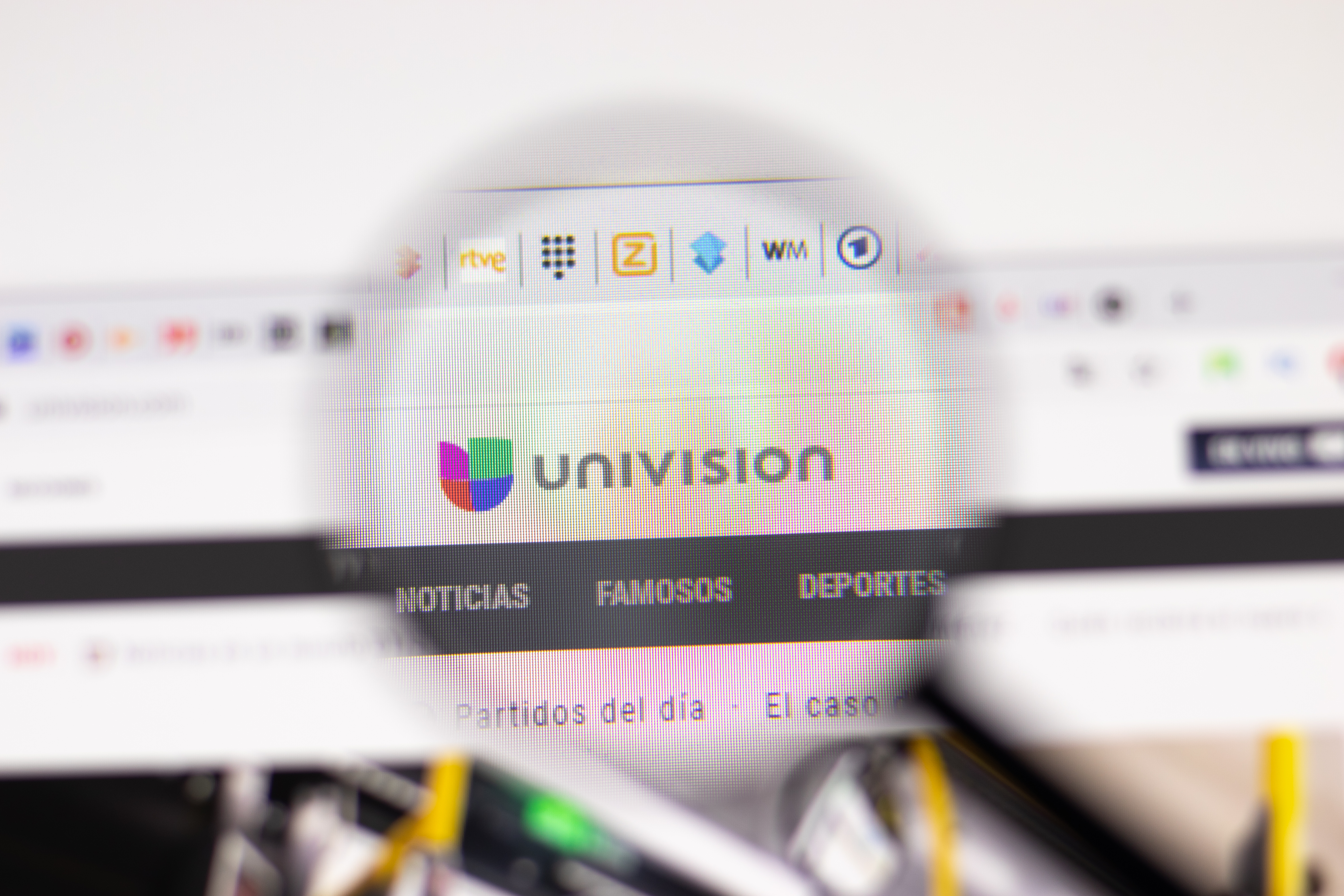 Medios latinos ignoran que Biden aplique nuevamente la norma de inmigración de Trump