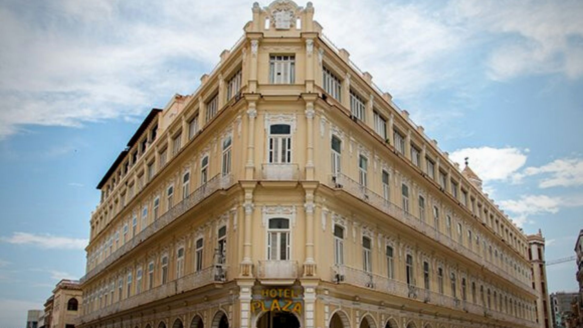 Meliá incluirá Hotel Plaza en su cartera de lujo a pesar de caída del turismo en Cuba
