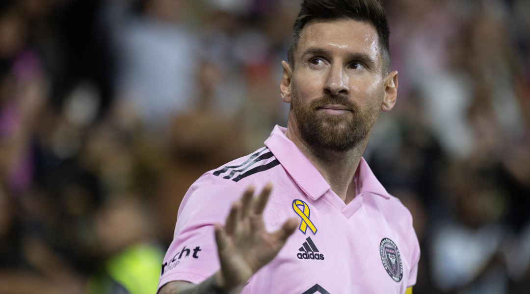 Messi se convierte en la imagen de una marca de ropa tradicional de lujo de Arabia Saudí
