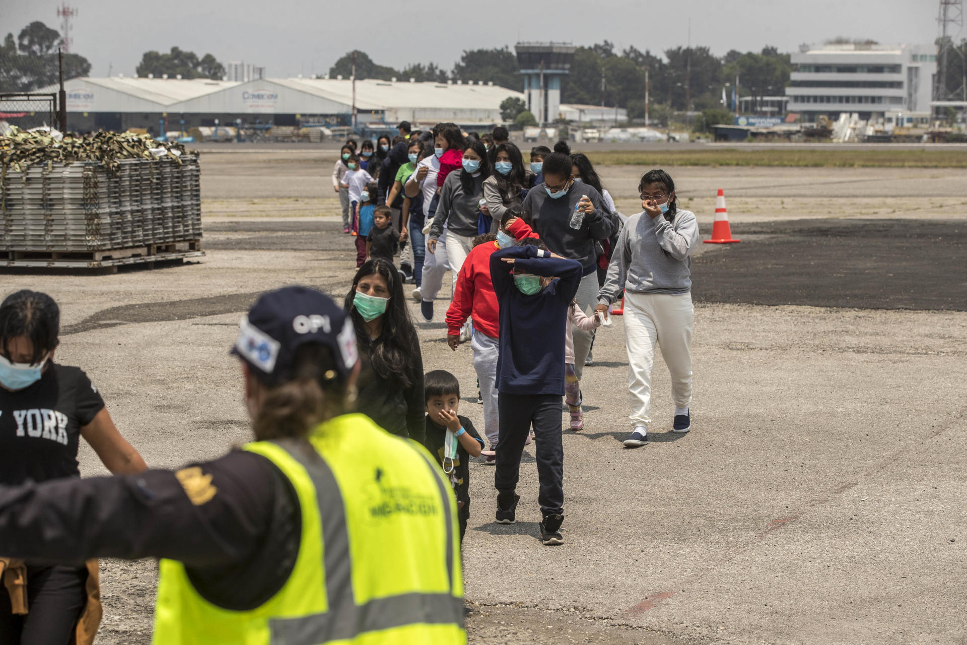 Migrantes colombianos deportados denuncian maltrato al regresar a Bogotá