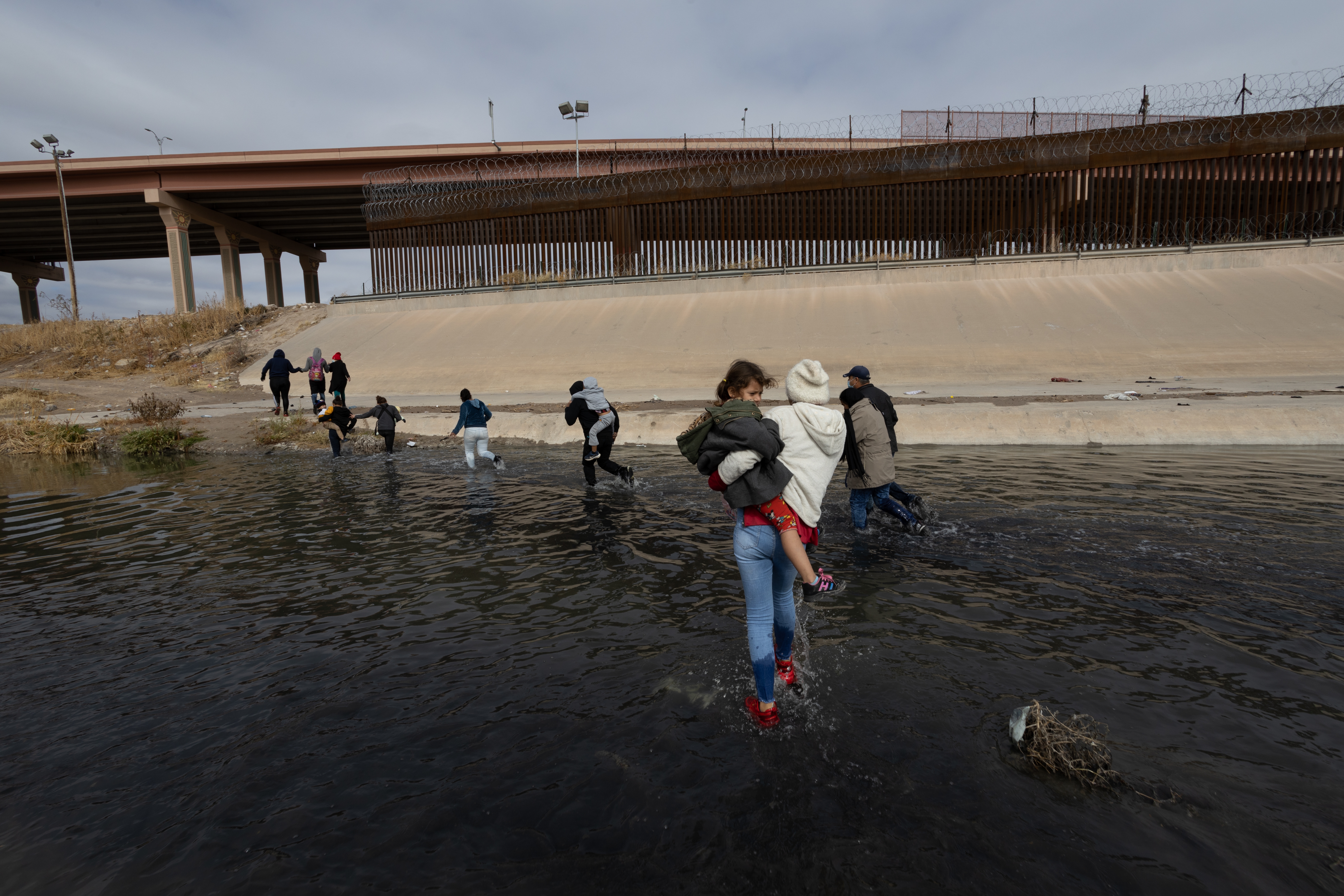 Migrantes cubanos protestan para exigir asilo en la frontera sur de México