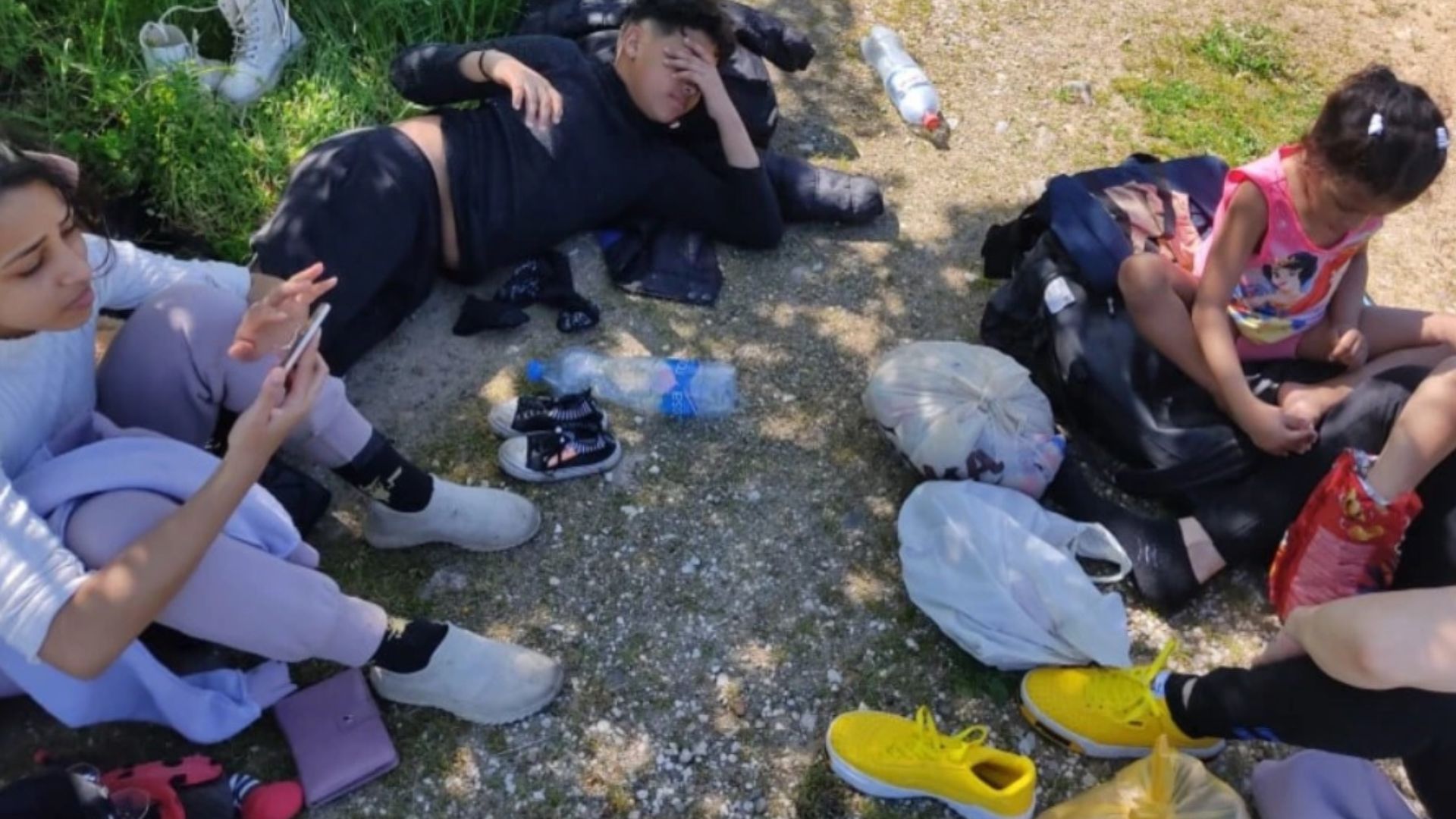 Migrantes cubanos varados en Grecia han "comido de la basura" para sobrevivir