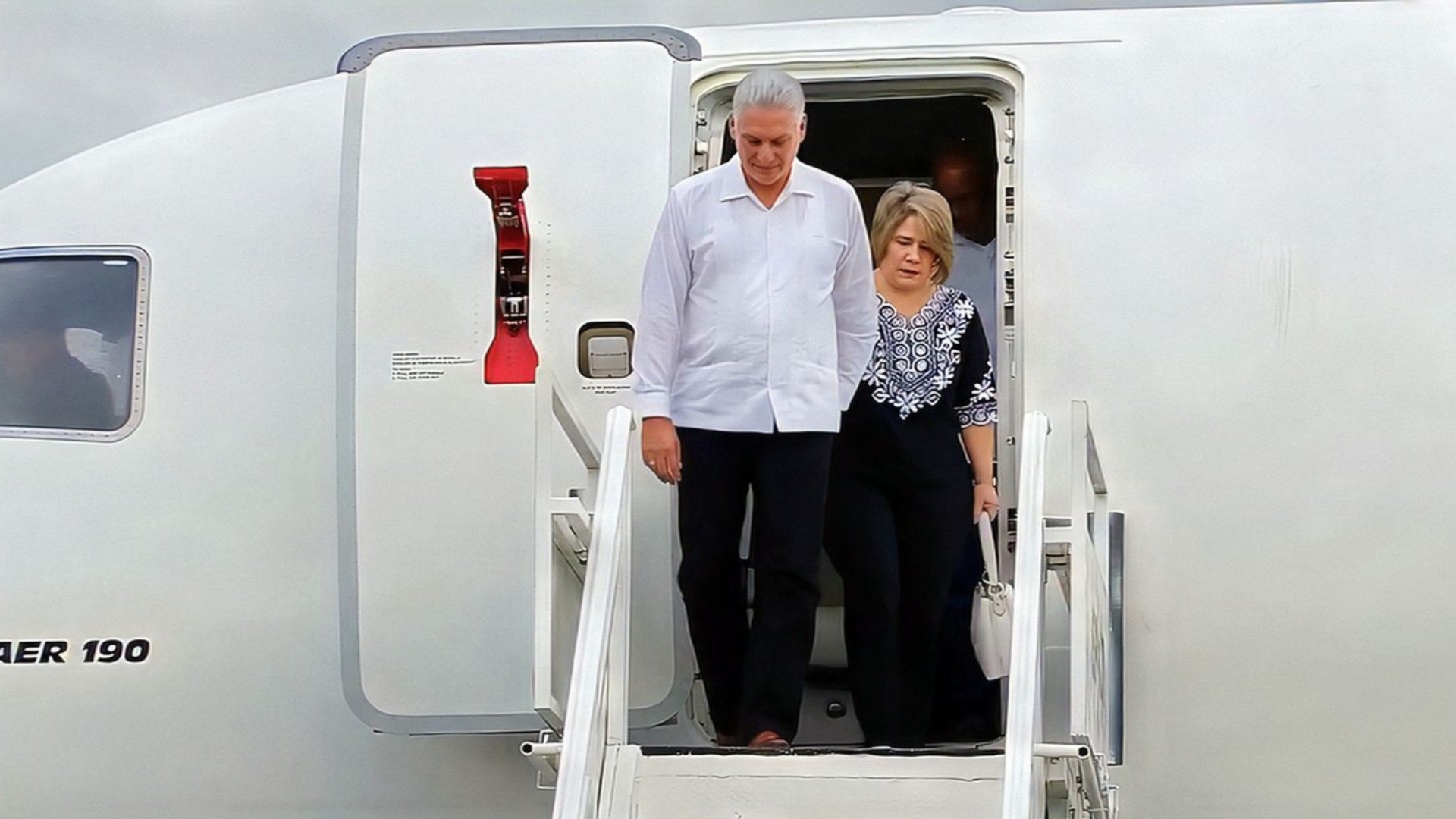 Miguel Díaz-Canel no se baja del avión: ahora llega a Portugal en visita oficial