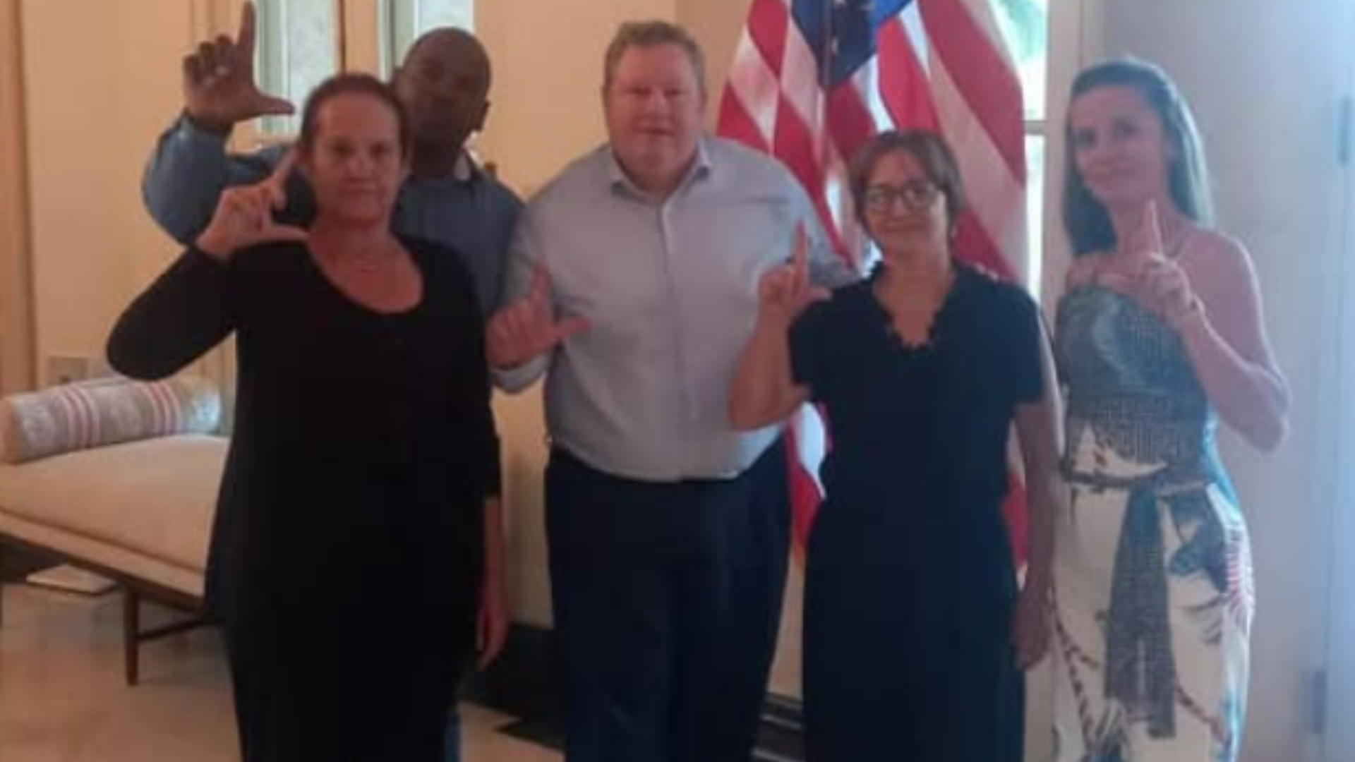 Mike Hammer se reúne con familiares de presos políticos en Cuba
