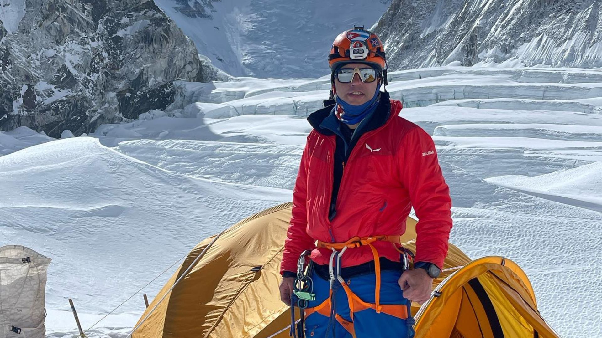 Montañista cubano que subió al Everest: “sano y salvo, pero deshidratado” tras cumplir su sueño