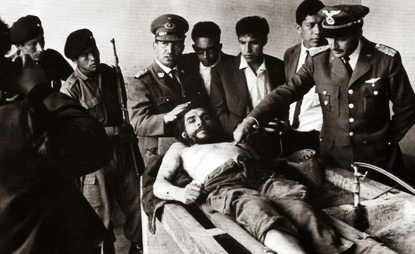 Muere el general Prado, el hombre que capturó al Che Guevara en Bolivia