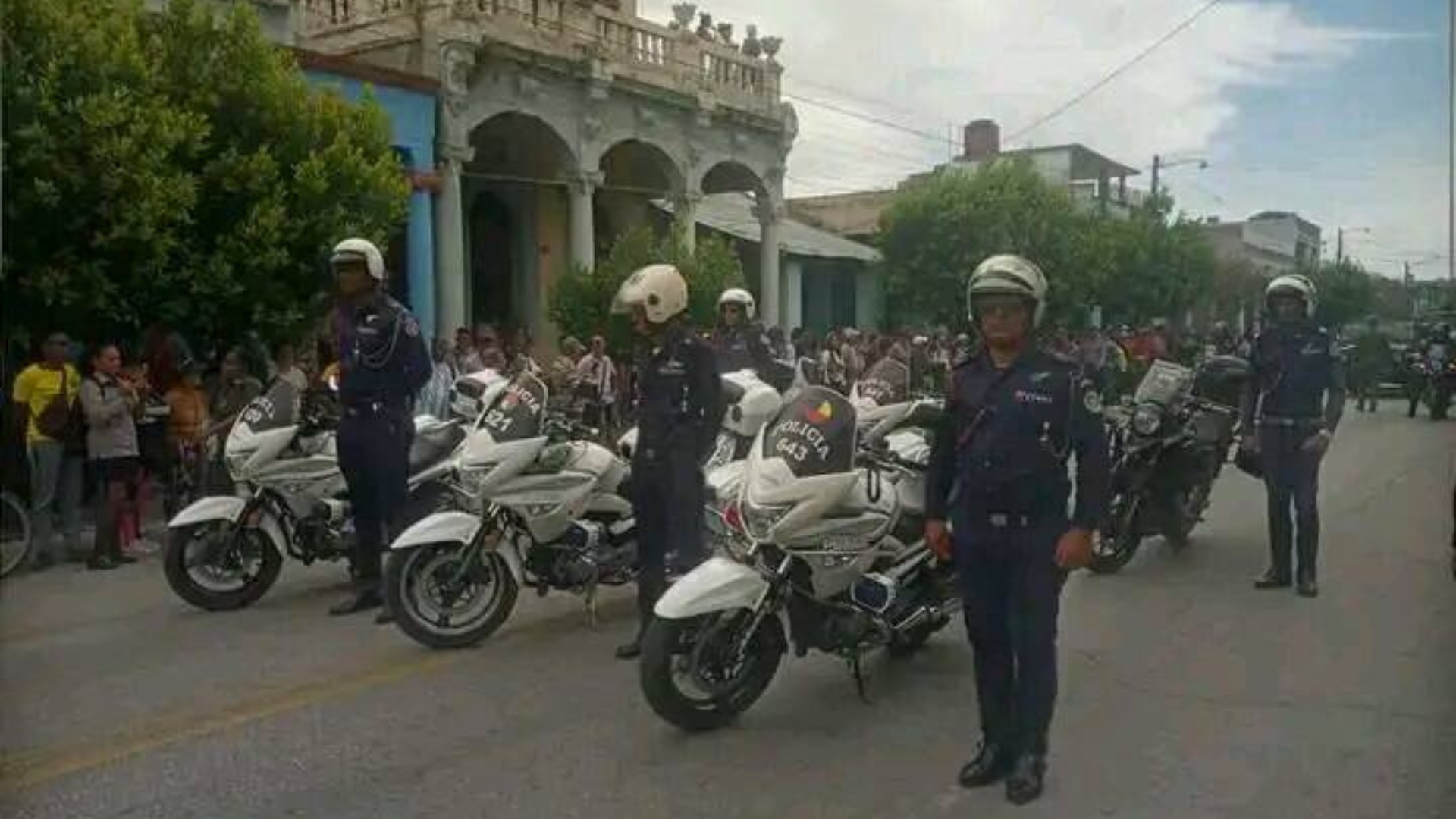 Mueren dos policías de la motorizada del régimen tras impacto de auto
