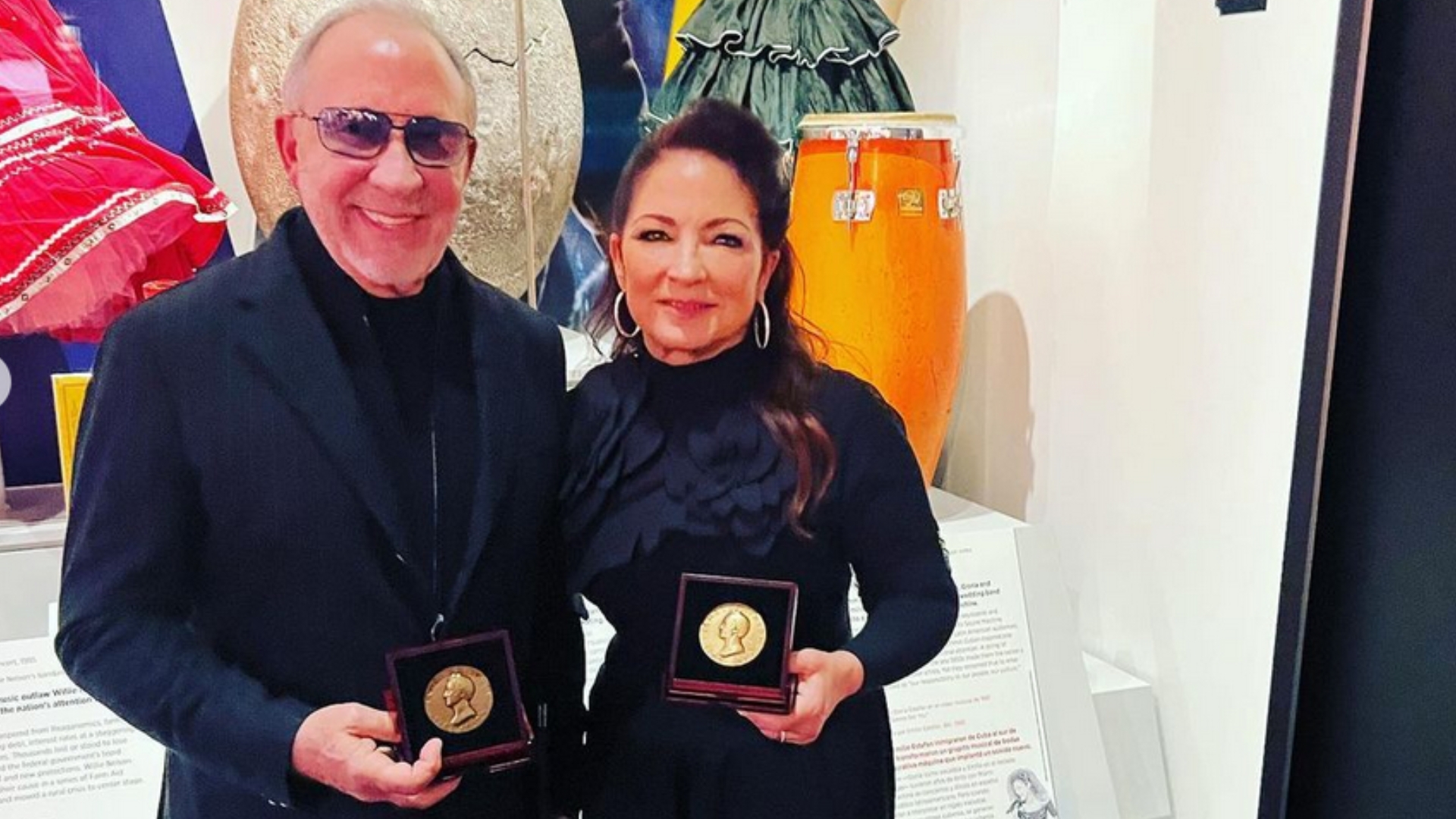 Museo Nacional de Historia Estadounidense premia a Gloria y Emilio Estefan con Medalla del Bicentenario