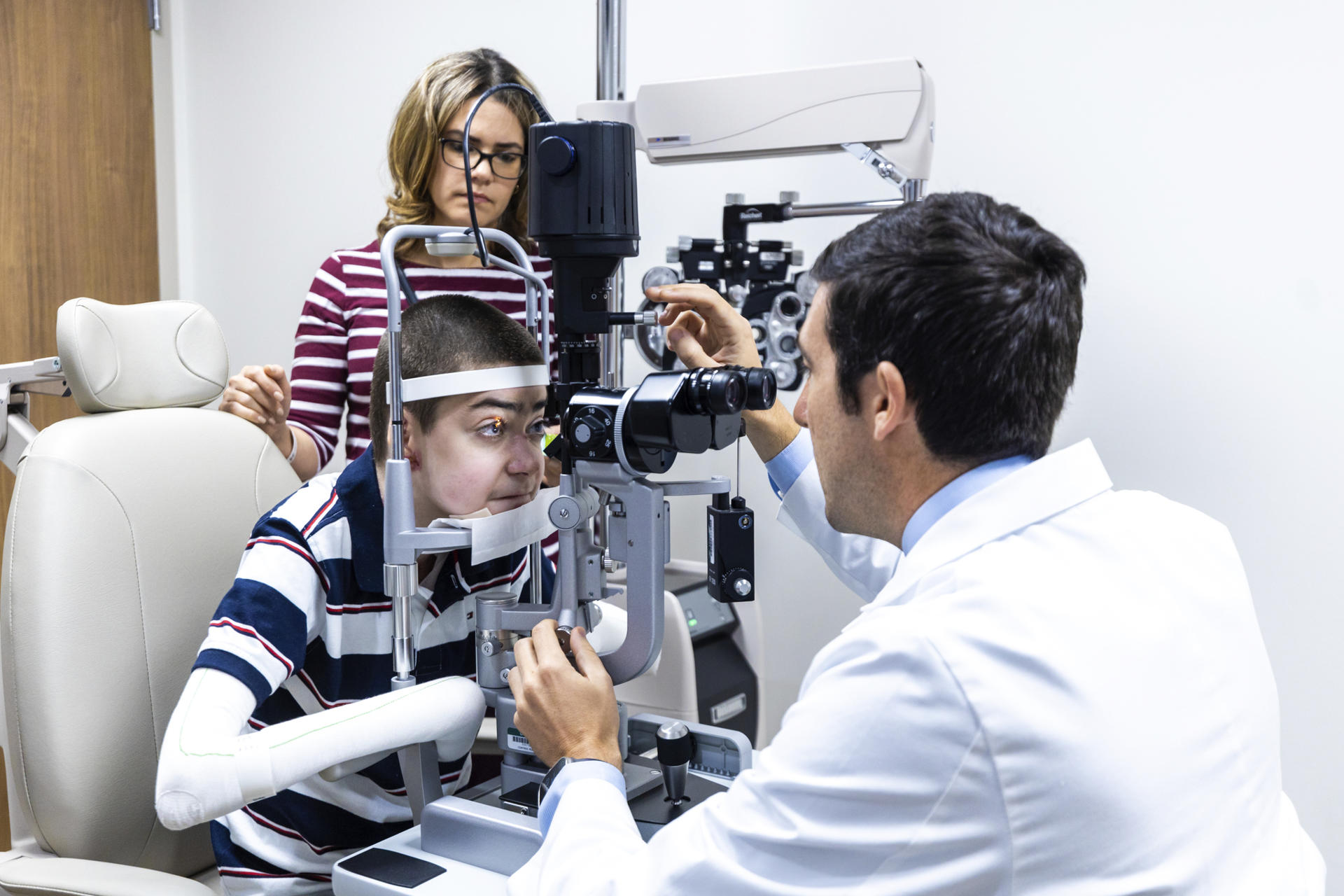 Niño cubano recupera la vista gracias a terapia génica ocular en Miami