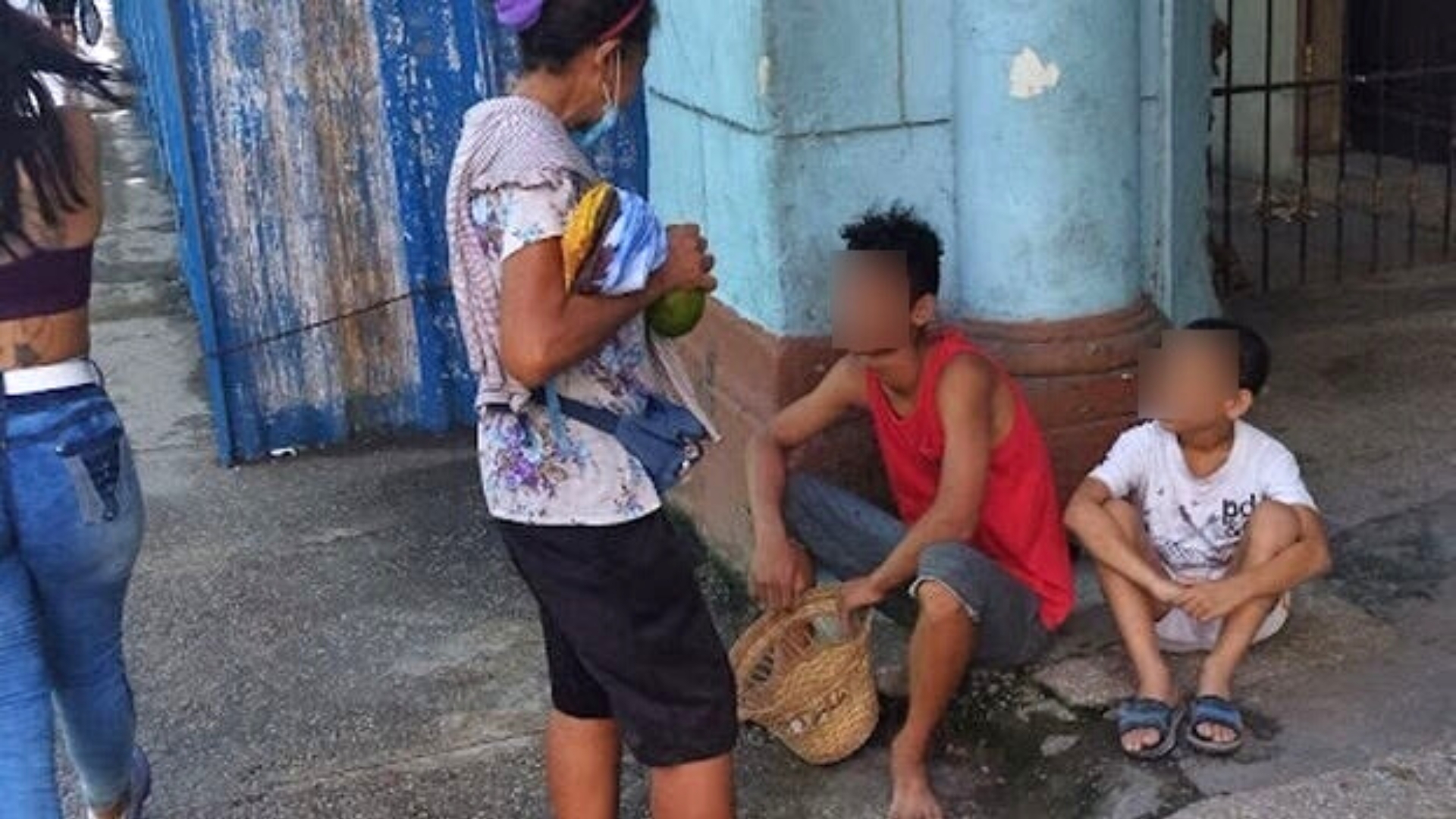 Niños piden dinero en La Habana: la peor cara de la crisis cubana