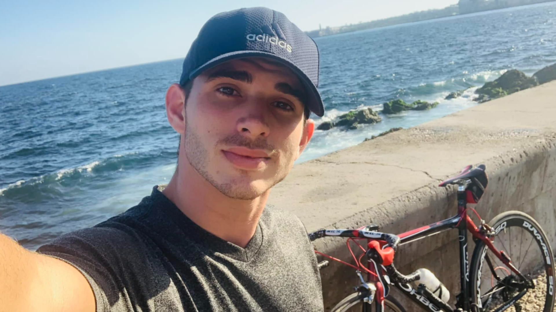 Nicaragua prohíbe entrada al activista cubano Leandro Hernández
