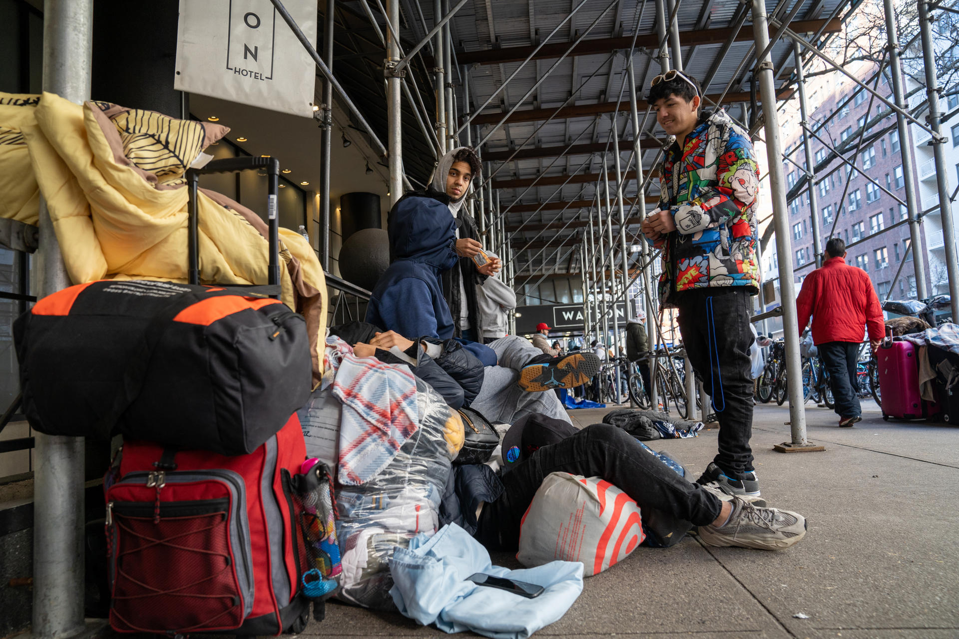Nueva York ofrece pasajes de avión gratuitos a inmigrantes para que se vayan de la ciudad