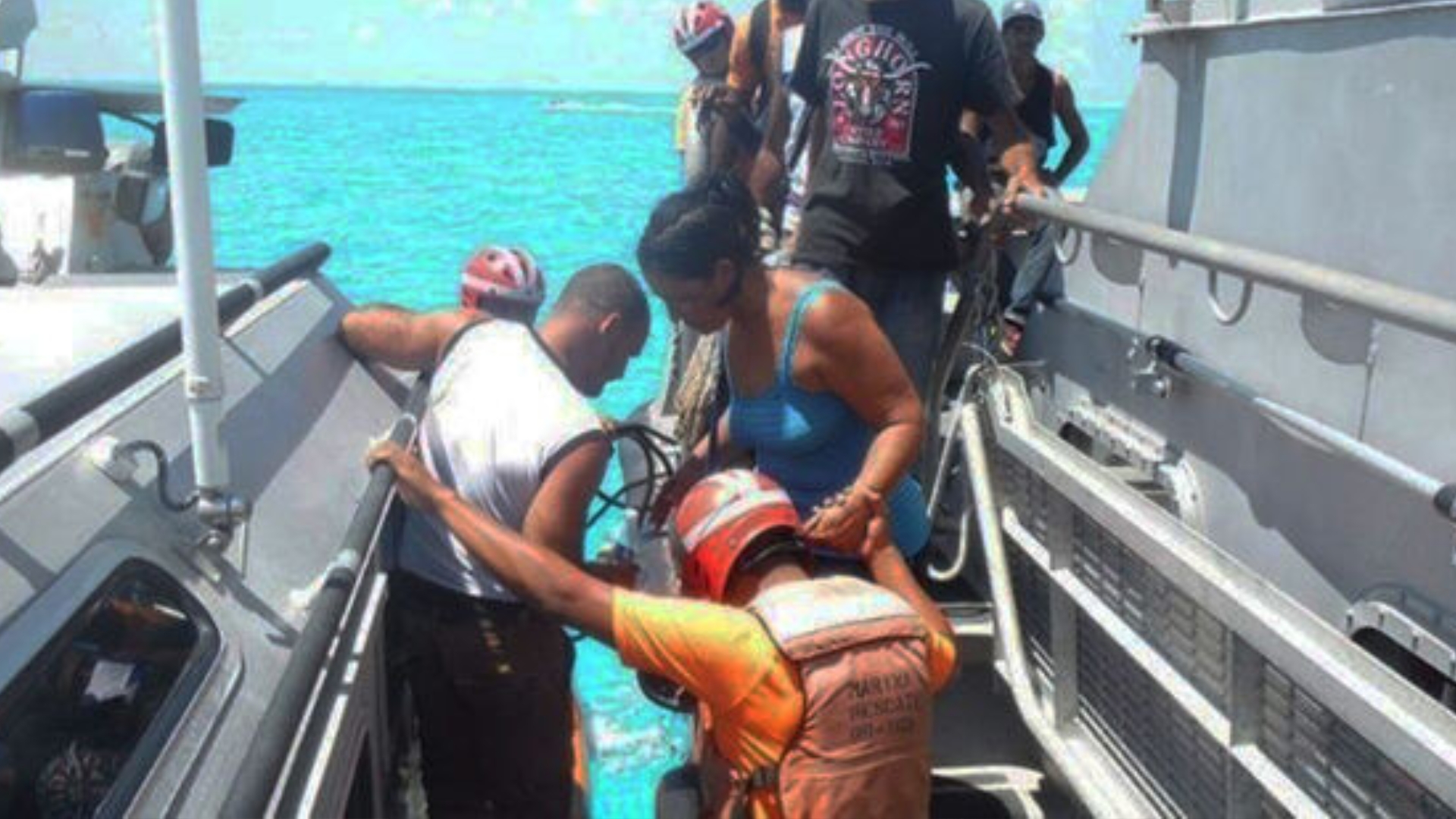 Ocho balseros cubanos son rescatados por barco pesquero mexicano
