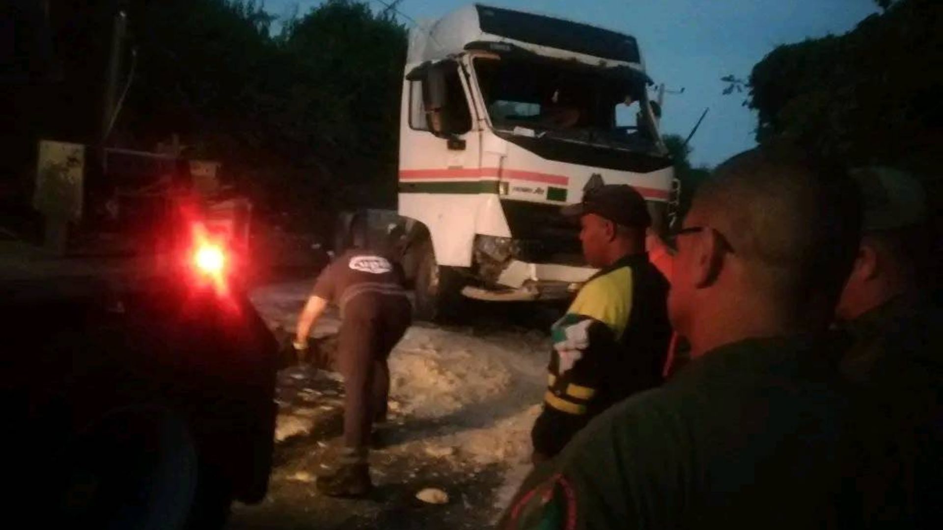 Ocurre accidente de pipa de combustible en Mayabeque en medio de crisis de carburantes