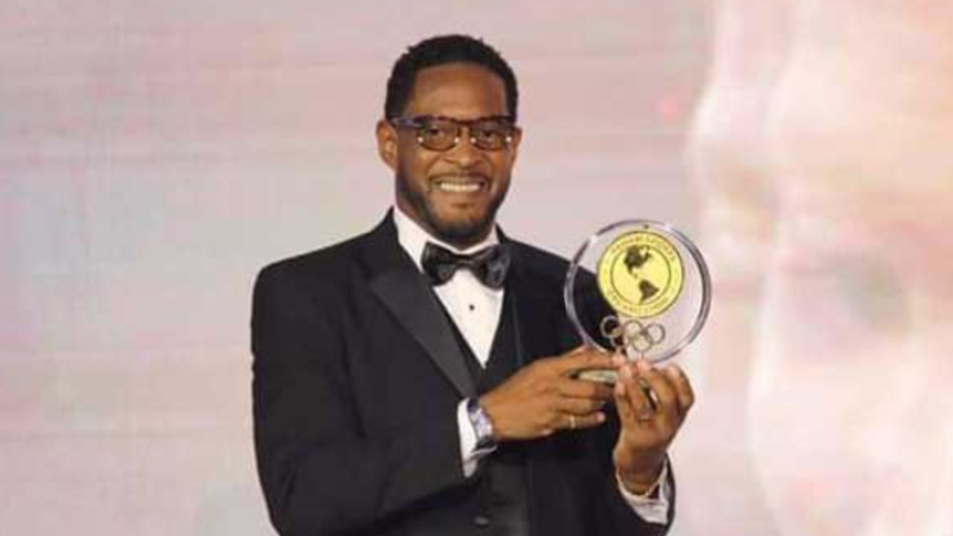 Oficialismo se apresura en informar que recordista Javier Sotomayor está en España