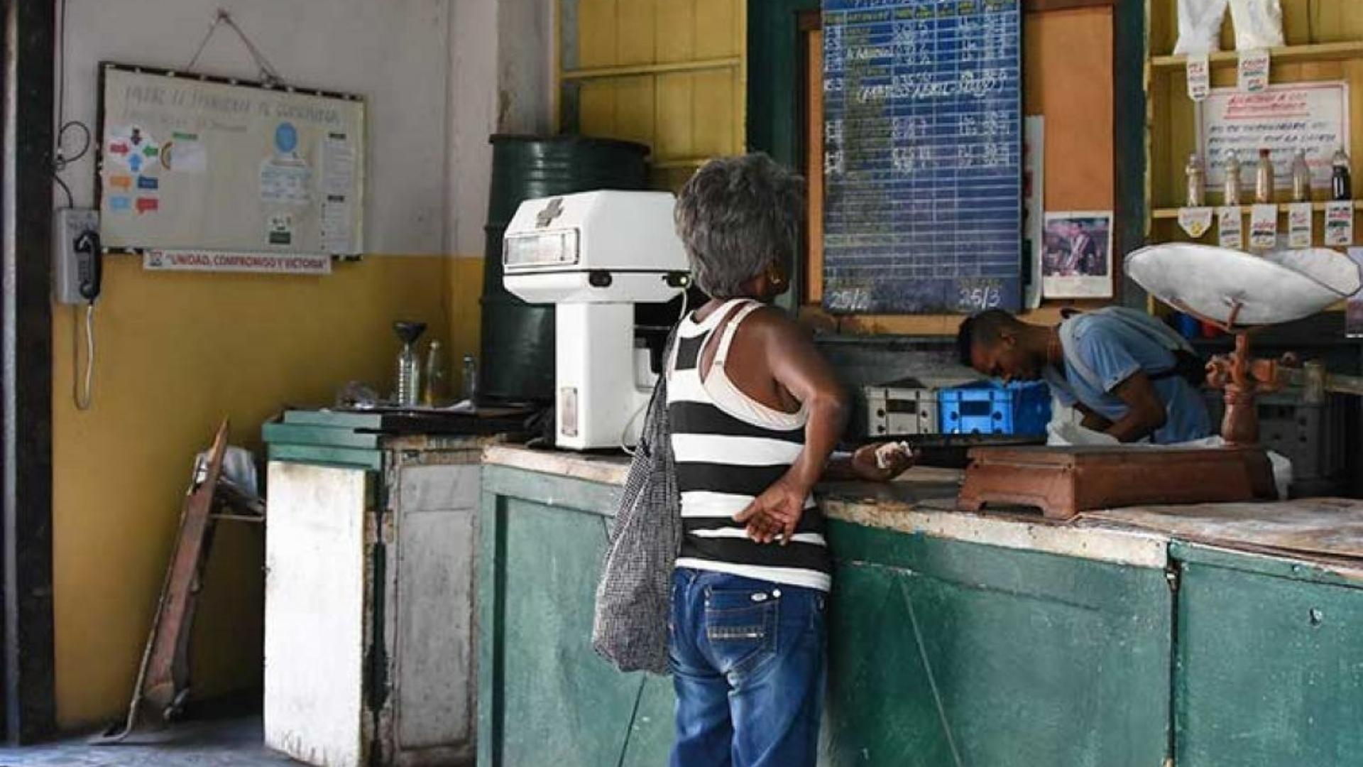 Oficialismo sugiere que vendan “leche cortada” a la población cubana