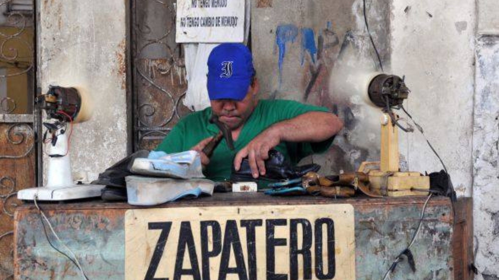 Oficios de Cuba: El zapatero del pueblo