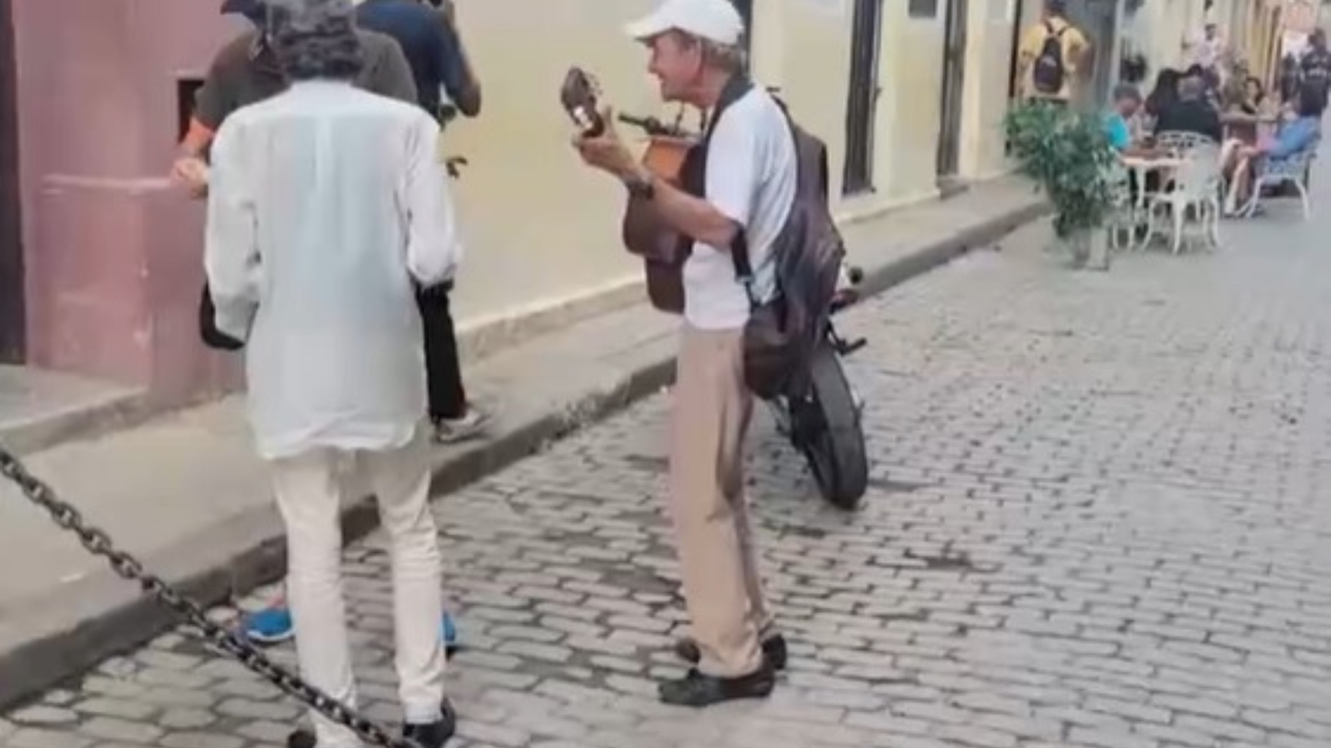 Oficios en Cuba: cantando por las calles 