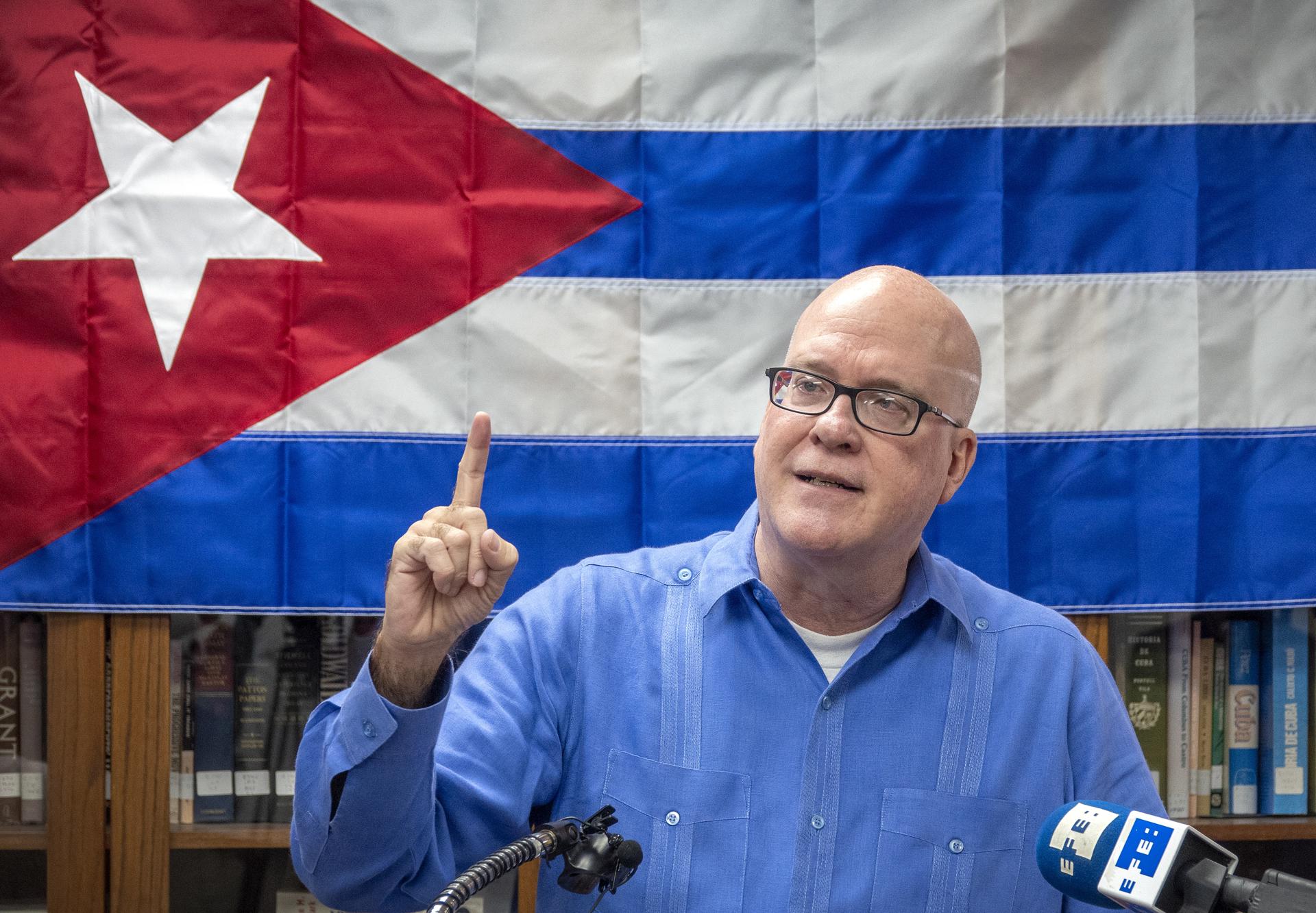 Opositor cubano denuncia mentiras del régimen castrista durante Foro de Madrid en Lima
