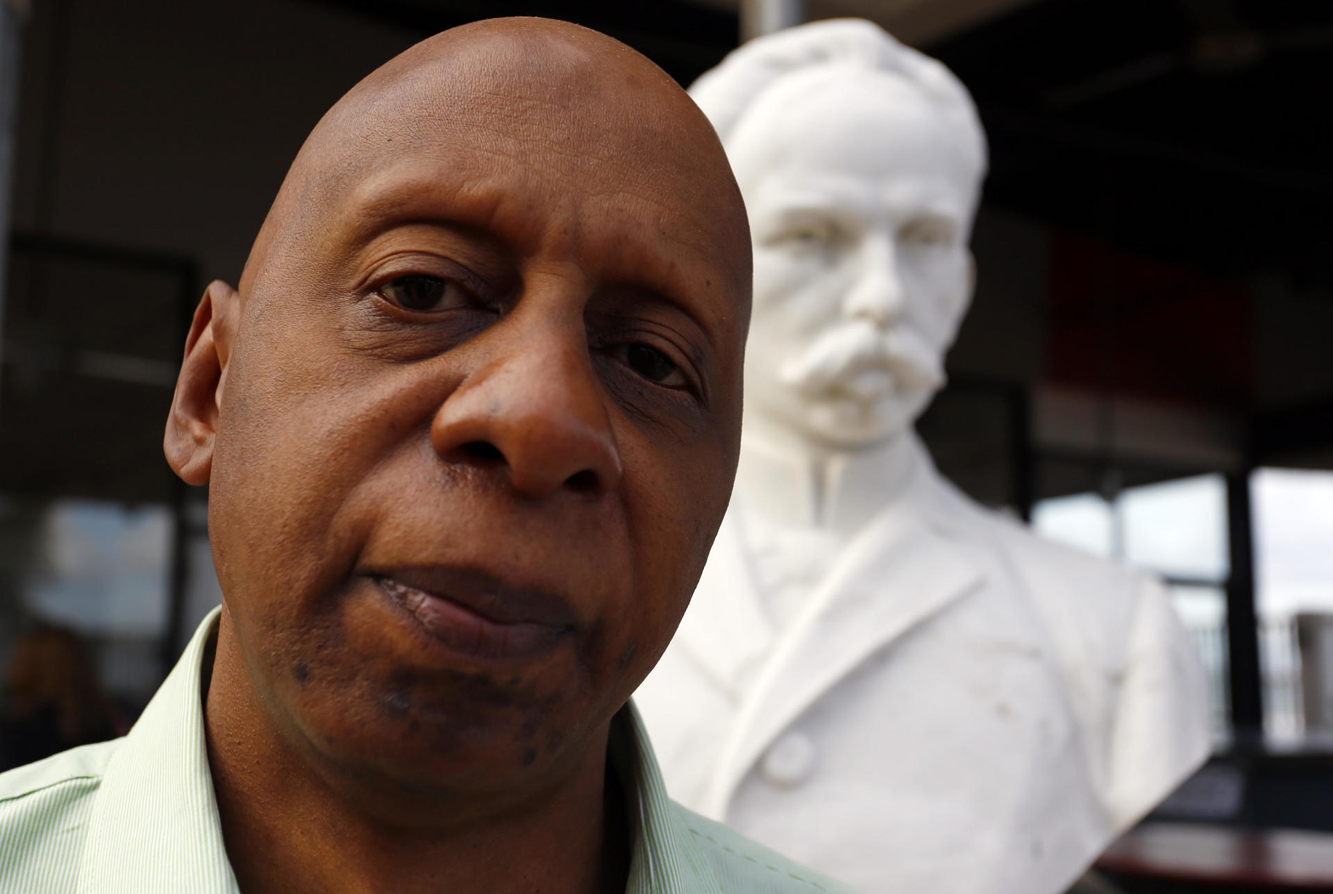 Opositor cubano Guillermo Fariñas depone huelga de hambre