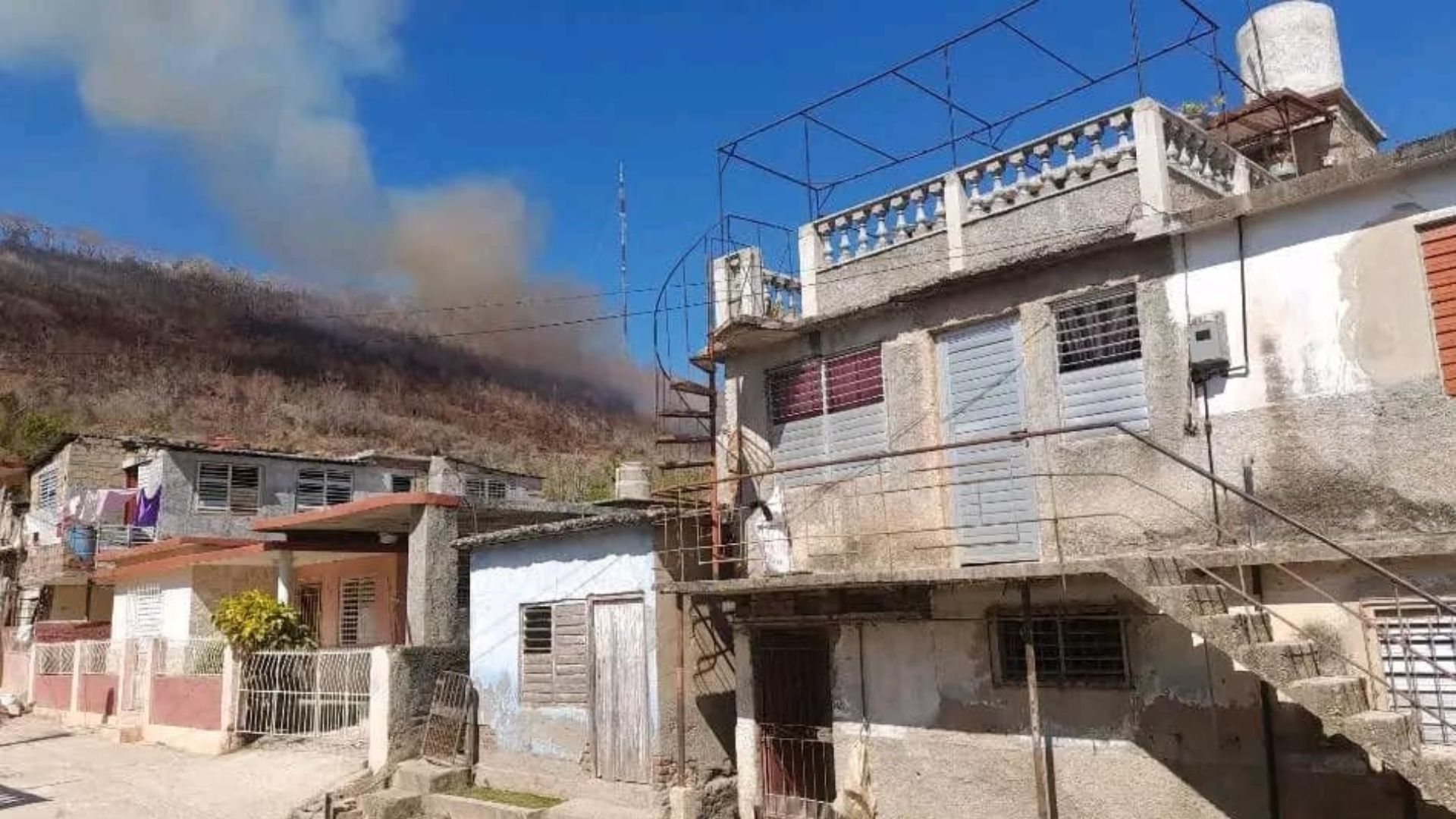Otro incendio en Holguín: arde la Loma de la Cruz 