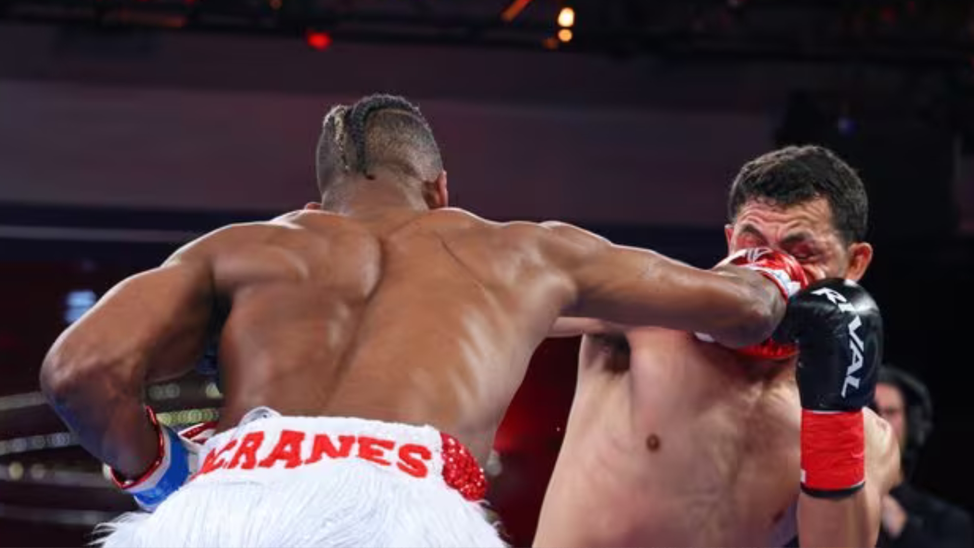 Púgil cubano Andy Cruz sigue invicto en la arena profesional 
