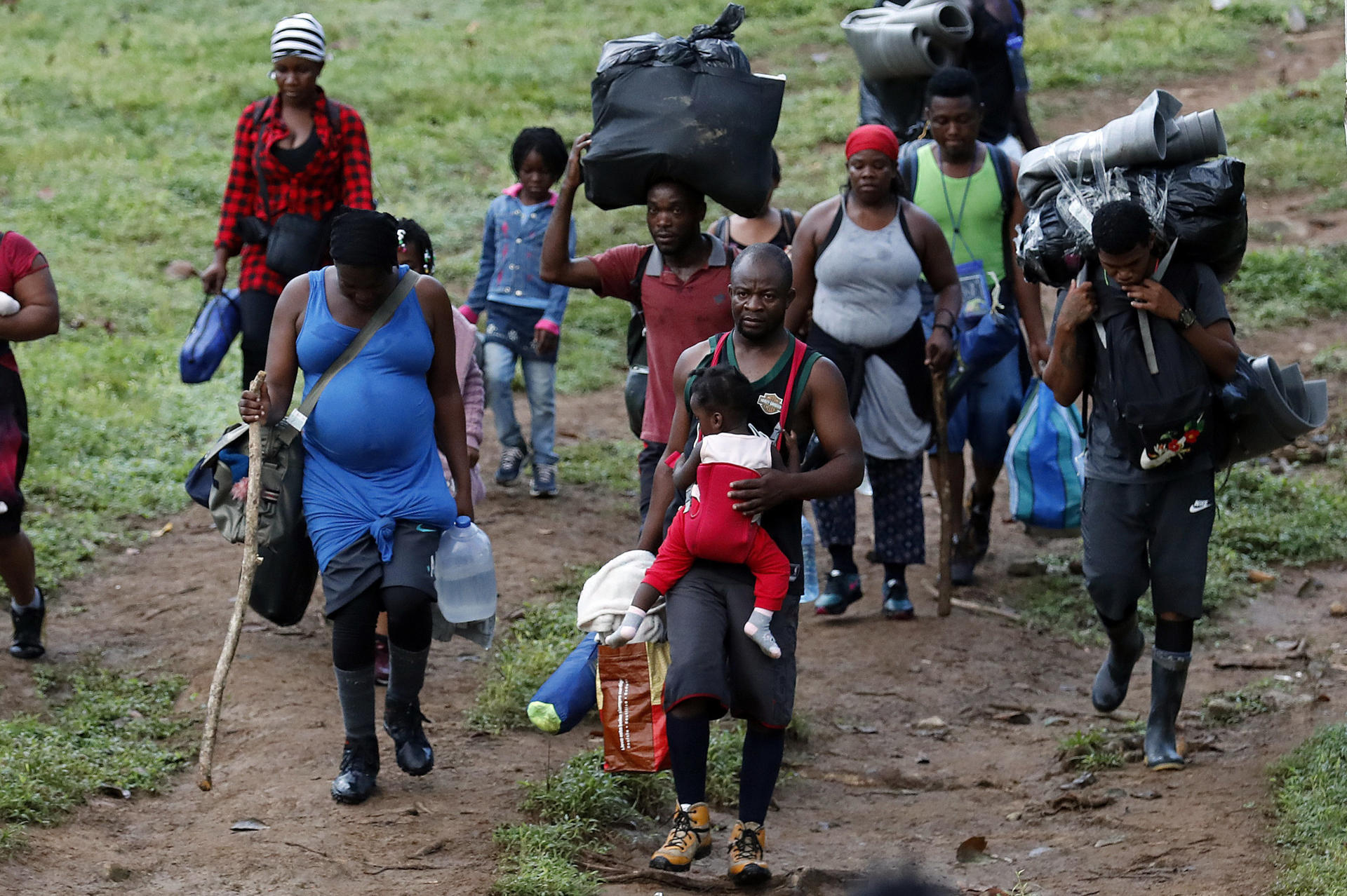 Panamá cierra tres pasos del Darién en la frontera con Colombia