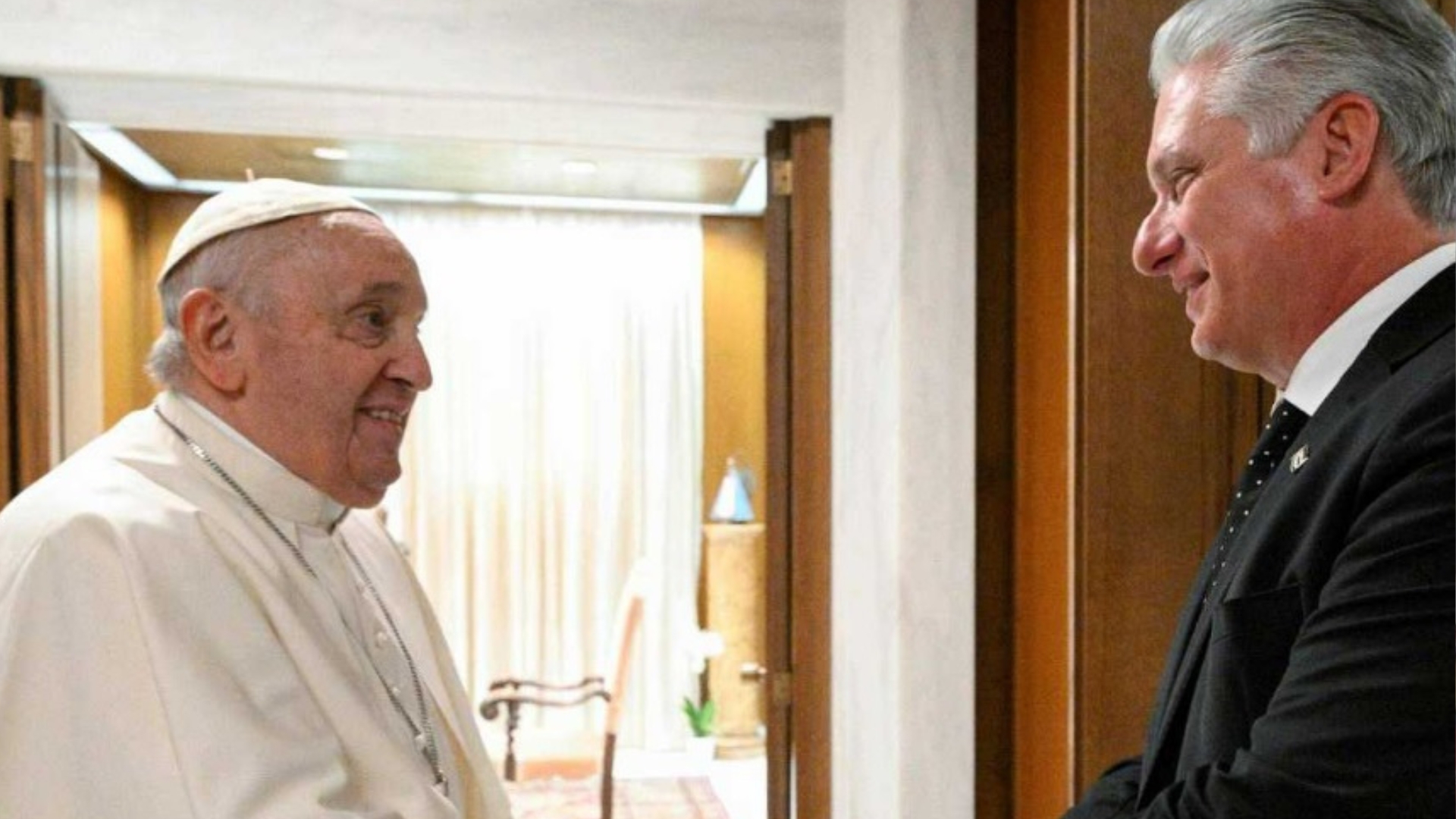 Papa Francisco coquetea nuevamente con la dictadura y recibe a Díaz-Canel en el Vaticano 